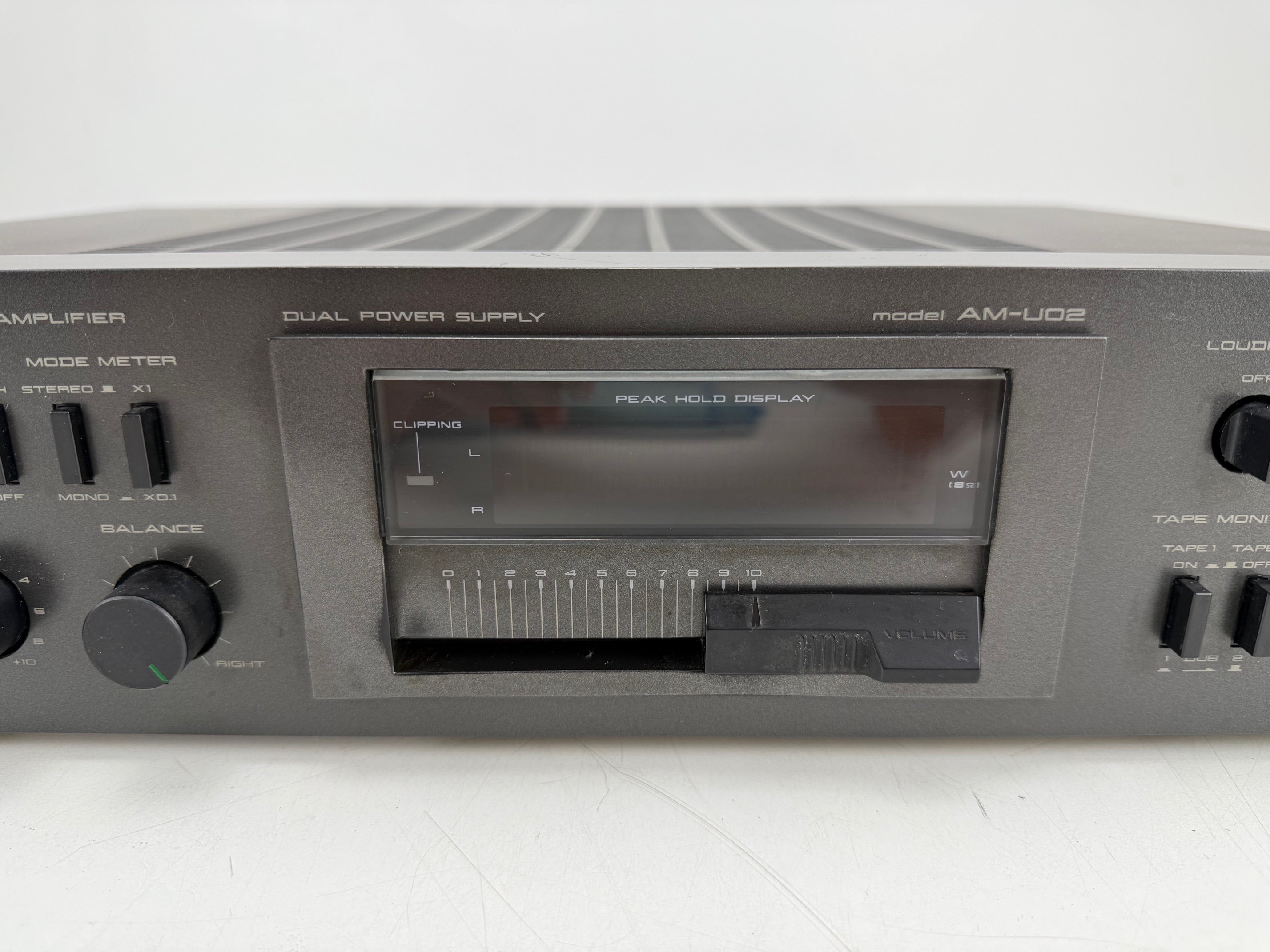 Akai AM-U02 stereo geïntegreerde versterker