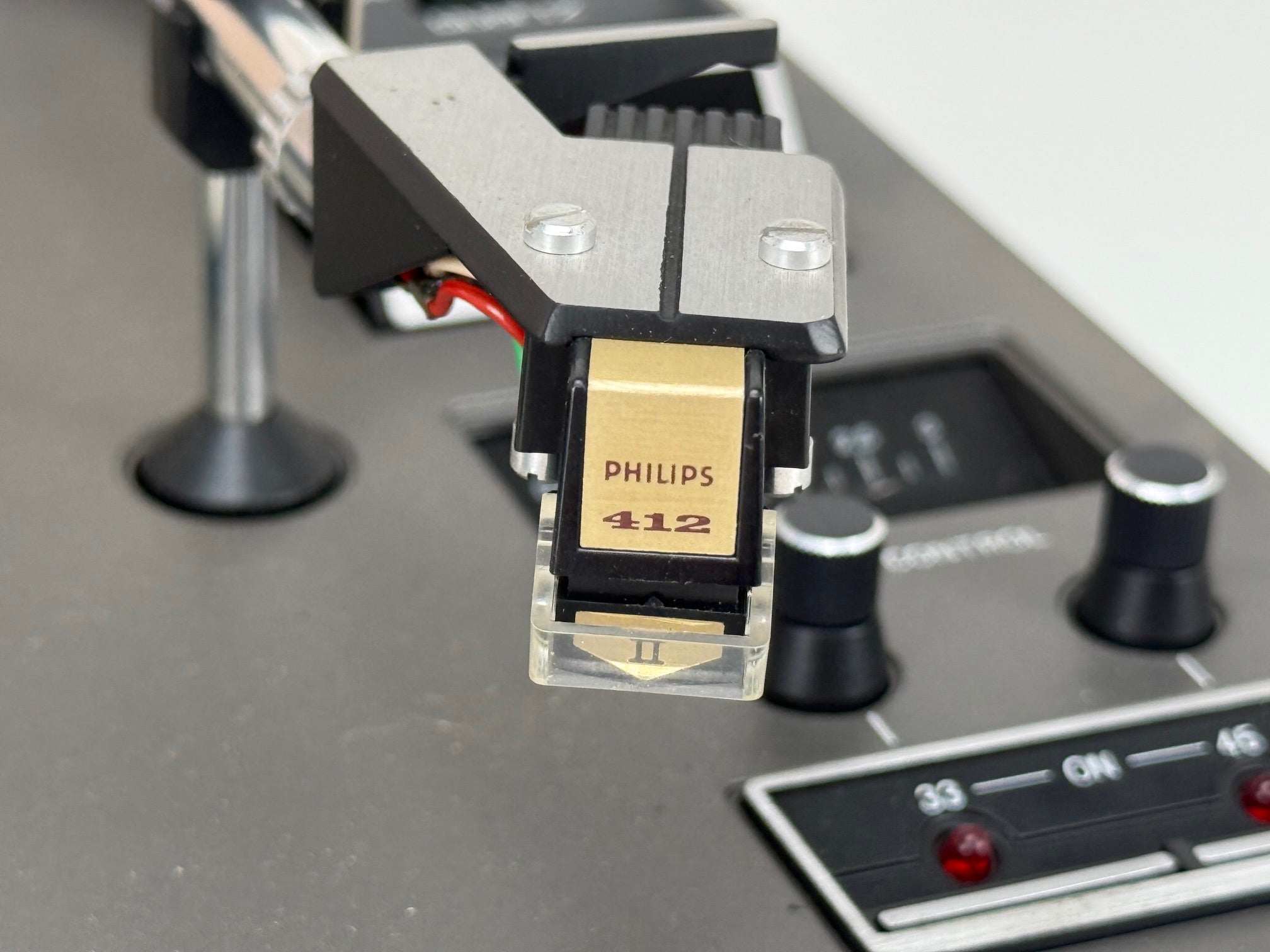 Philips 22AF967 platenspeler met riemaandrijving en twee snelheden - GP412 element