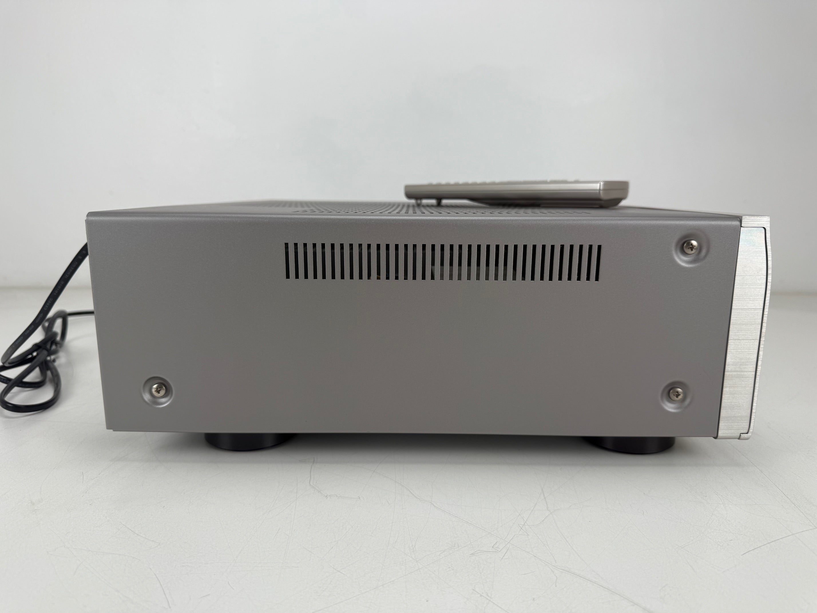 Denon DRA-500AE AM/FM stereo-ontvanger met afstandsbediening