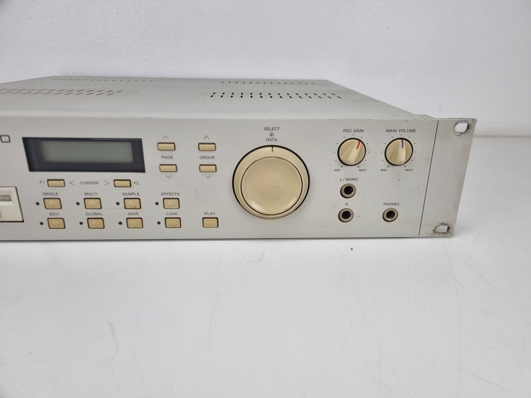 Akai S2000 MIDI Stereo Digitale Sampler - voeding getest - Verkocht zoals hij is