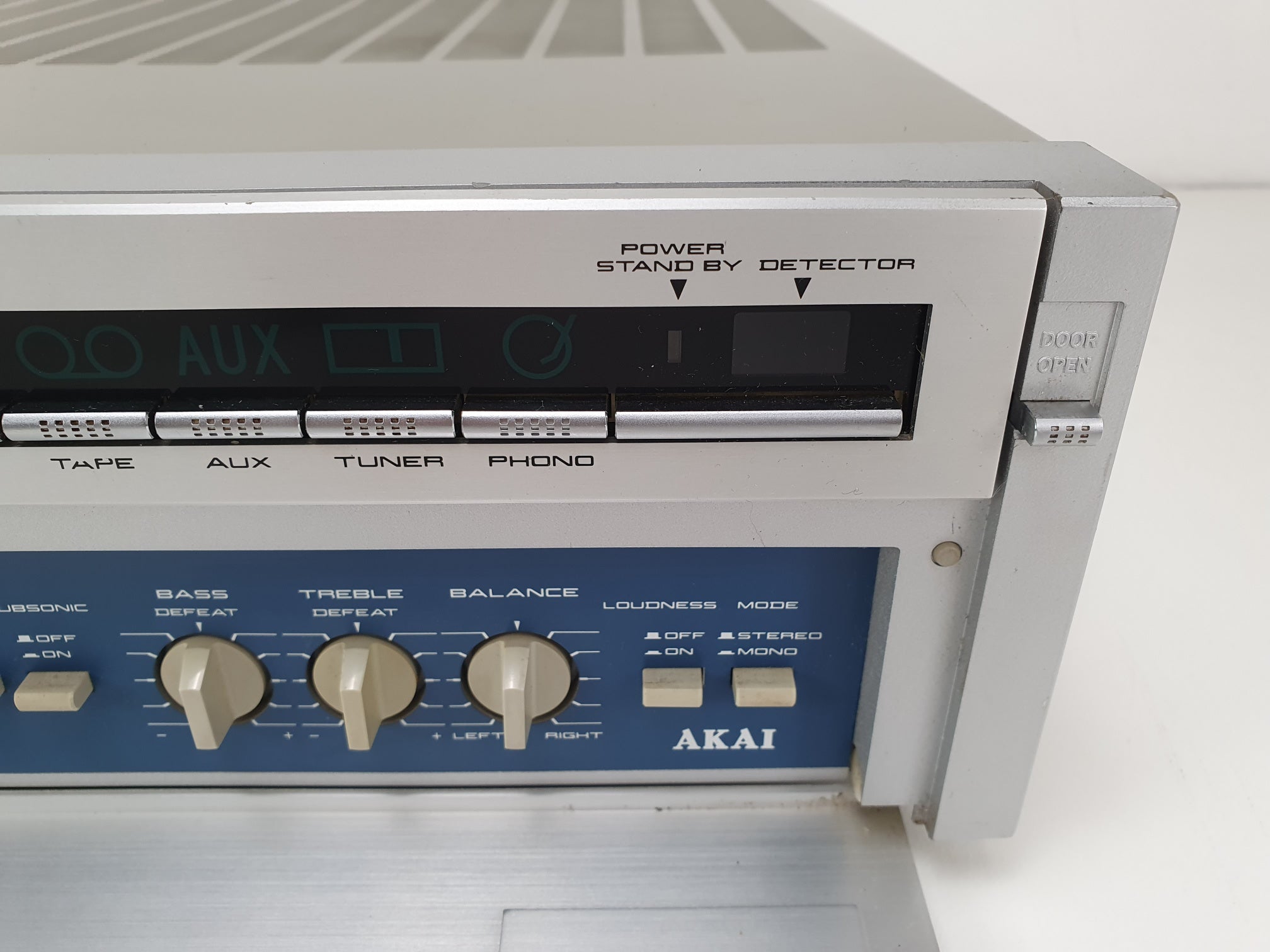 Akai AM-U330 geïntegreerde versterker - 55W 8 ohm - Onderhoud uitgevoerd