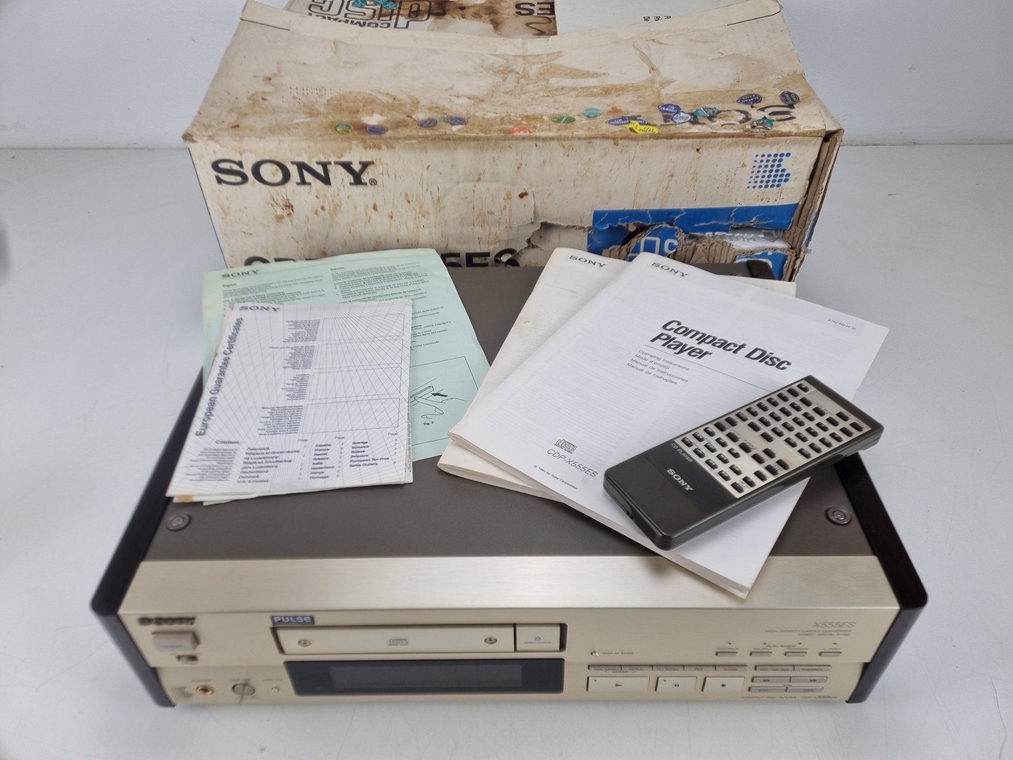 Sony CDP-X555ES cd-speler - Afstandsbediening - Originele doos - Gebruiksaanwijzing - Champagne