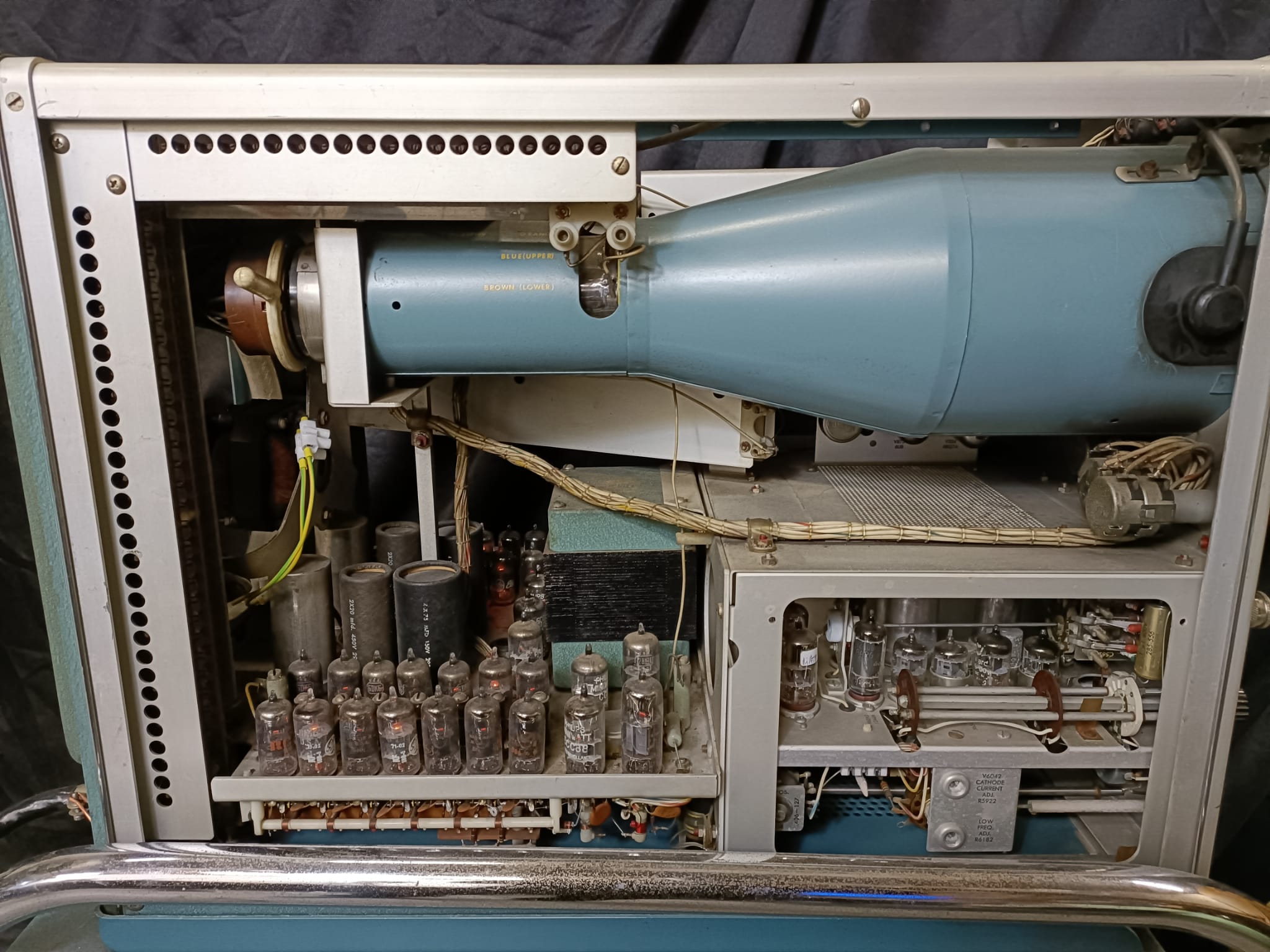 Tektronix 551 Dual Beam Ocilloscope met voeding en mobiele scope