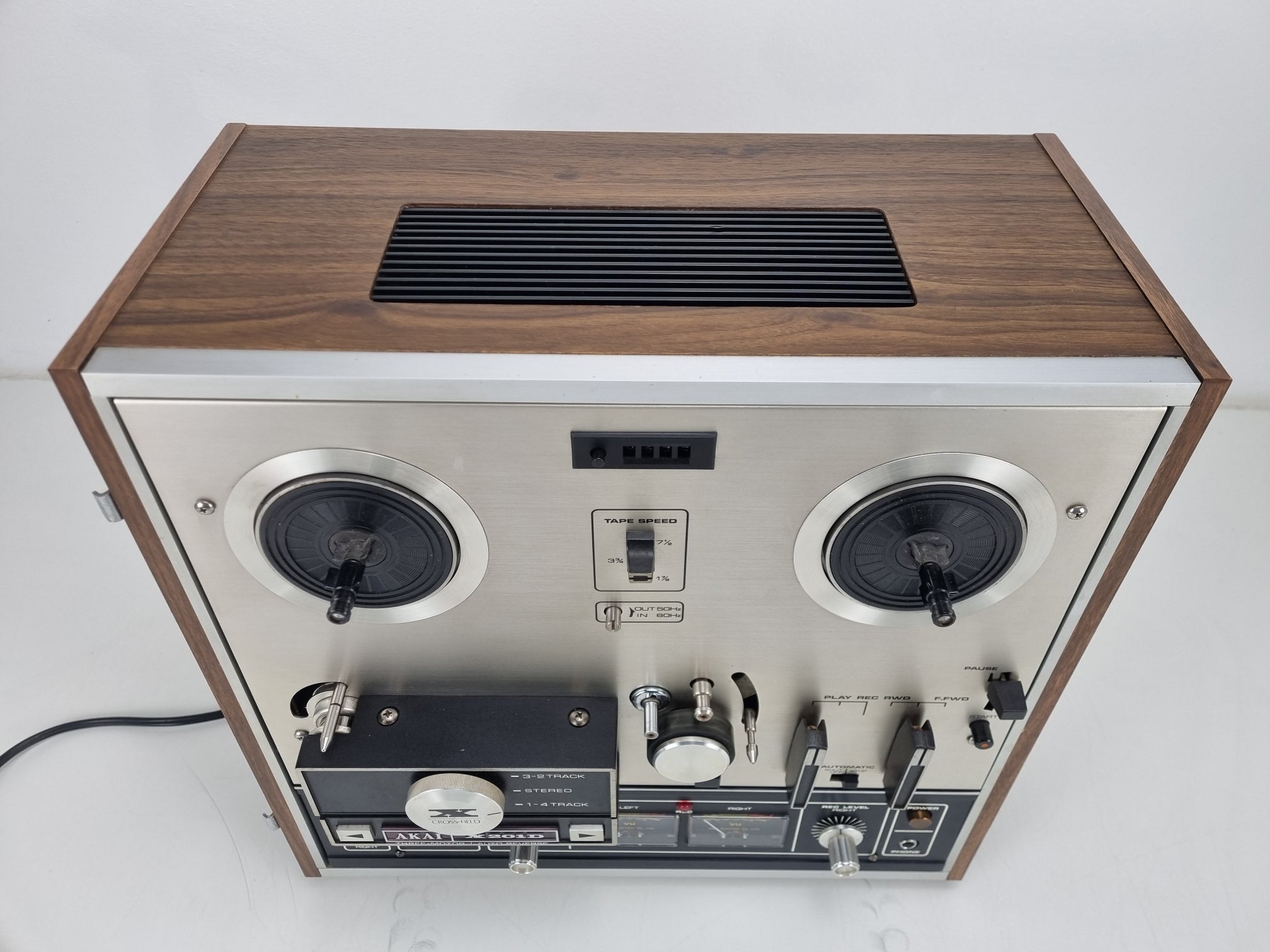 Akai X-201D - 1/4'' reel tot reel recorder -  4 track 2 channel - With lid