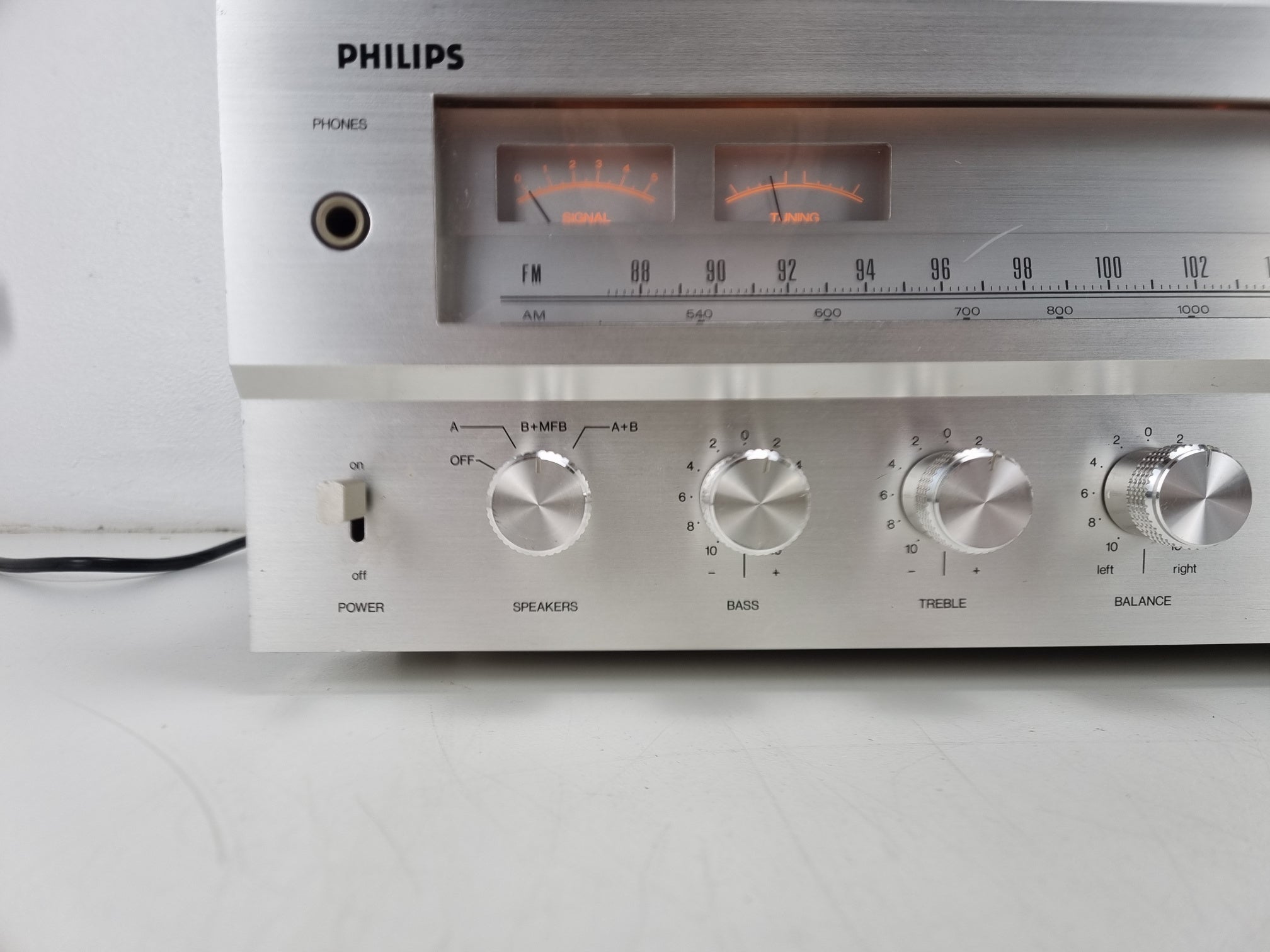 Philips AH-683- AM-FM STEREO RECEIVER- PotsCleaned - Replaced one switch - New lights