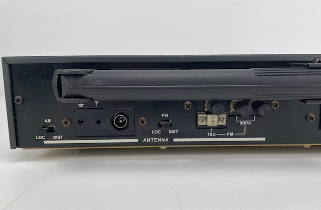 Akai AT-V04 AM/FM stereo digitale synthesizer tuner