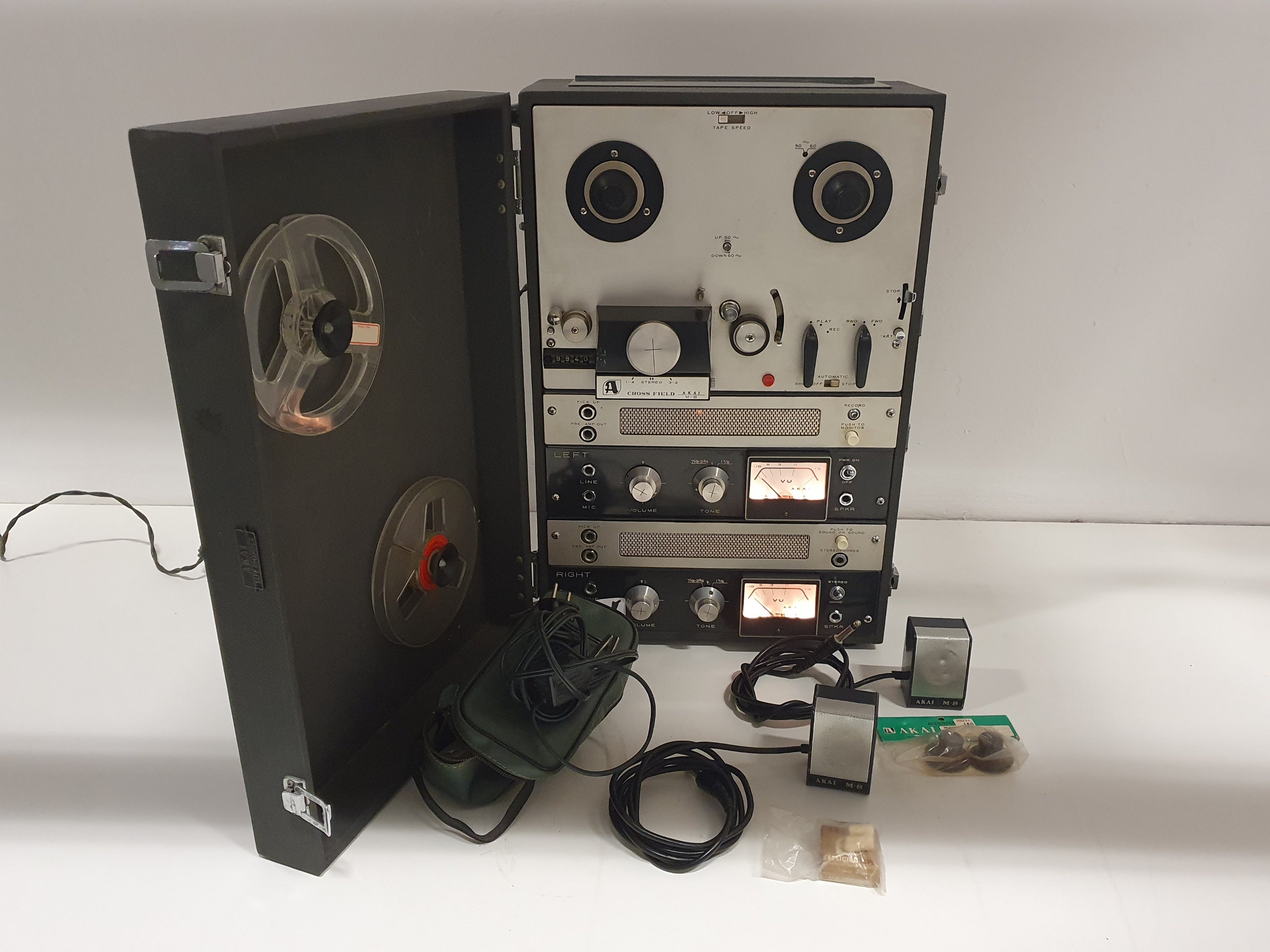 Akai M8 Stereo buizenbandrecorder - met microfoons, aandrukrol en demagnetiseerder