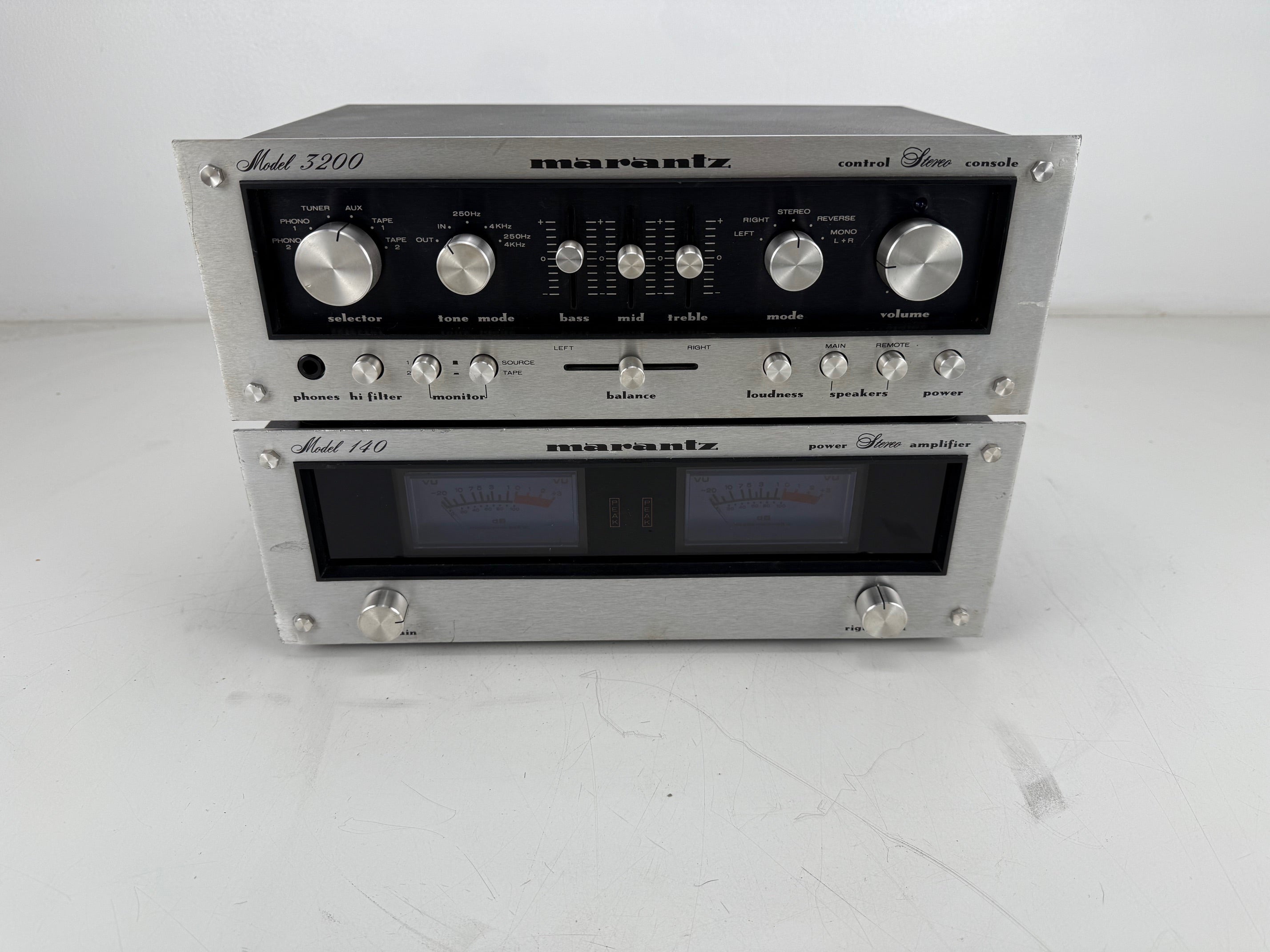 Marantz Model 3200 Control Stereo Console / Model 140 Power Amplifier - Fully serviced SET