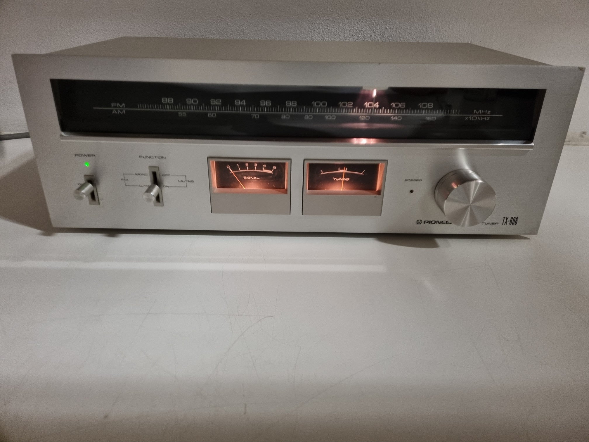 Pioneer TX-606 Tuner  - New Lights