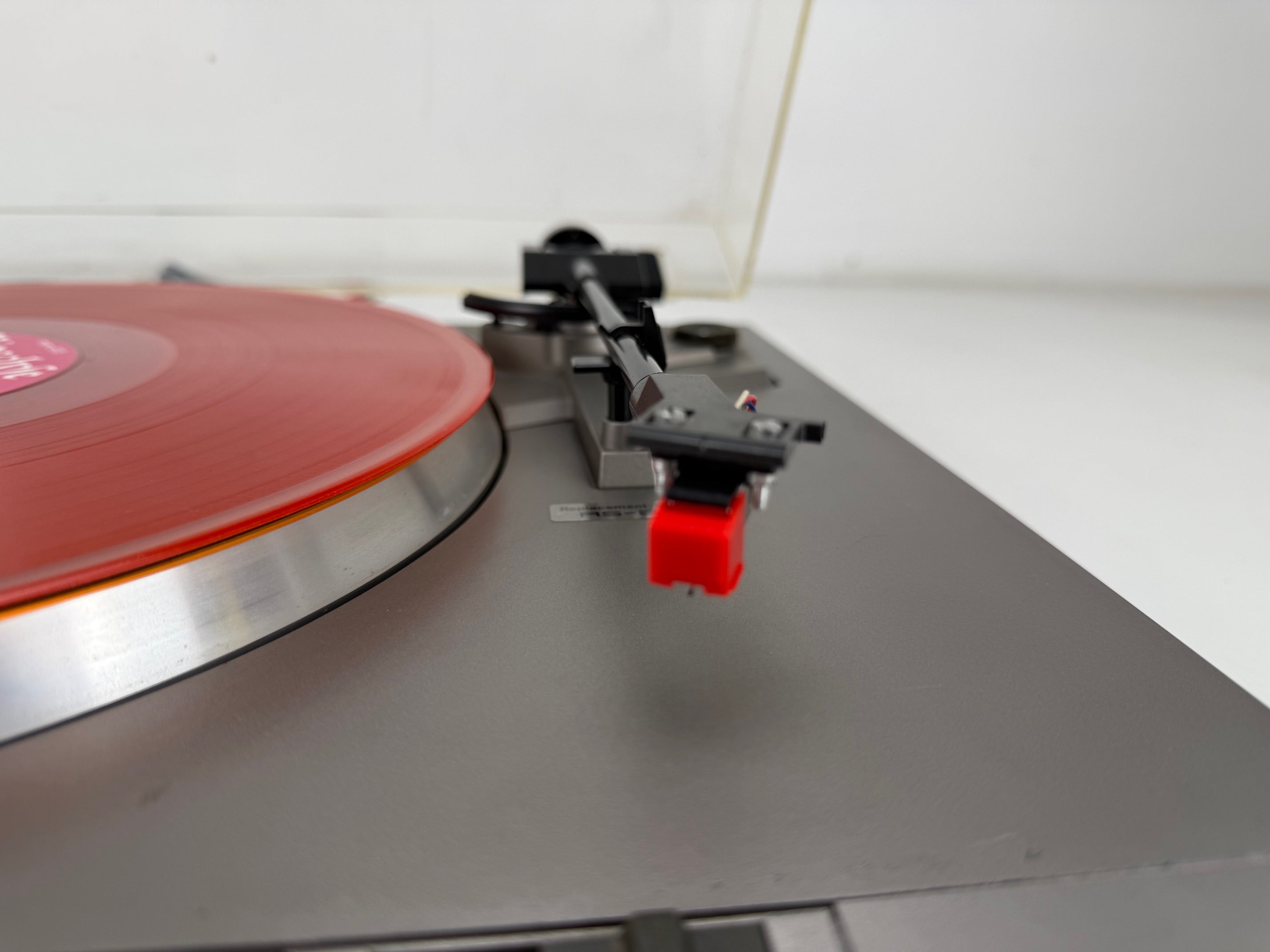 Akai AP-D210 Direct Drive draaitafel met nieuwe cartridge - Parelgrijs