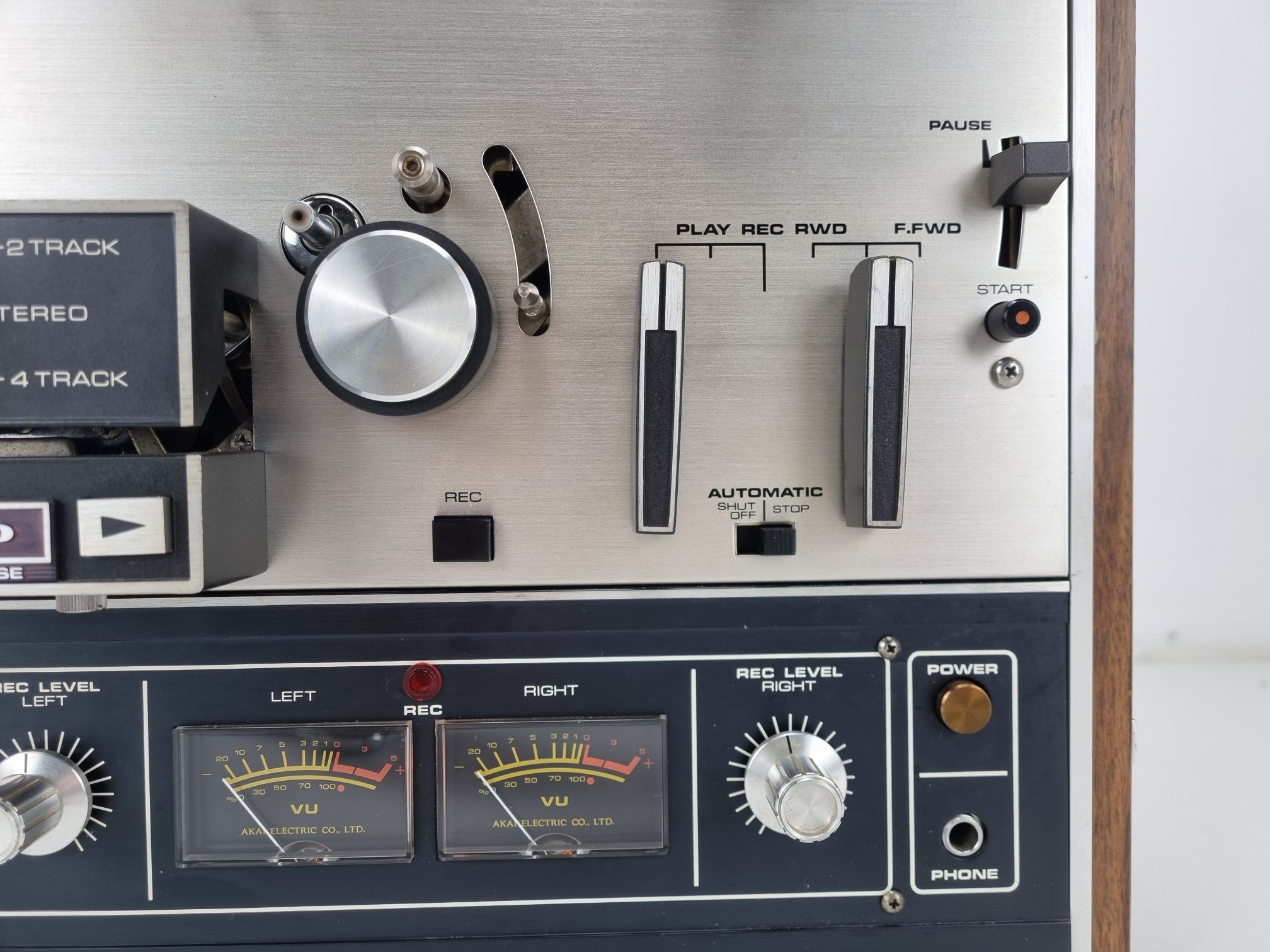 Akai X-201D - 1/4'' reel tot reel recorder -  4 track 2 channel - With lid