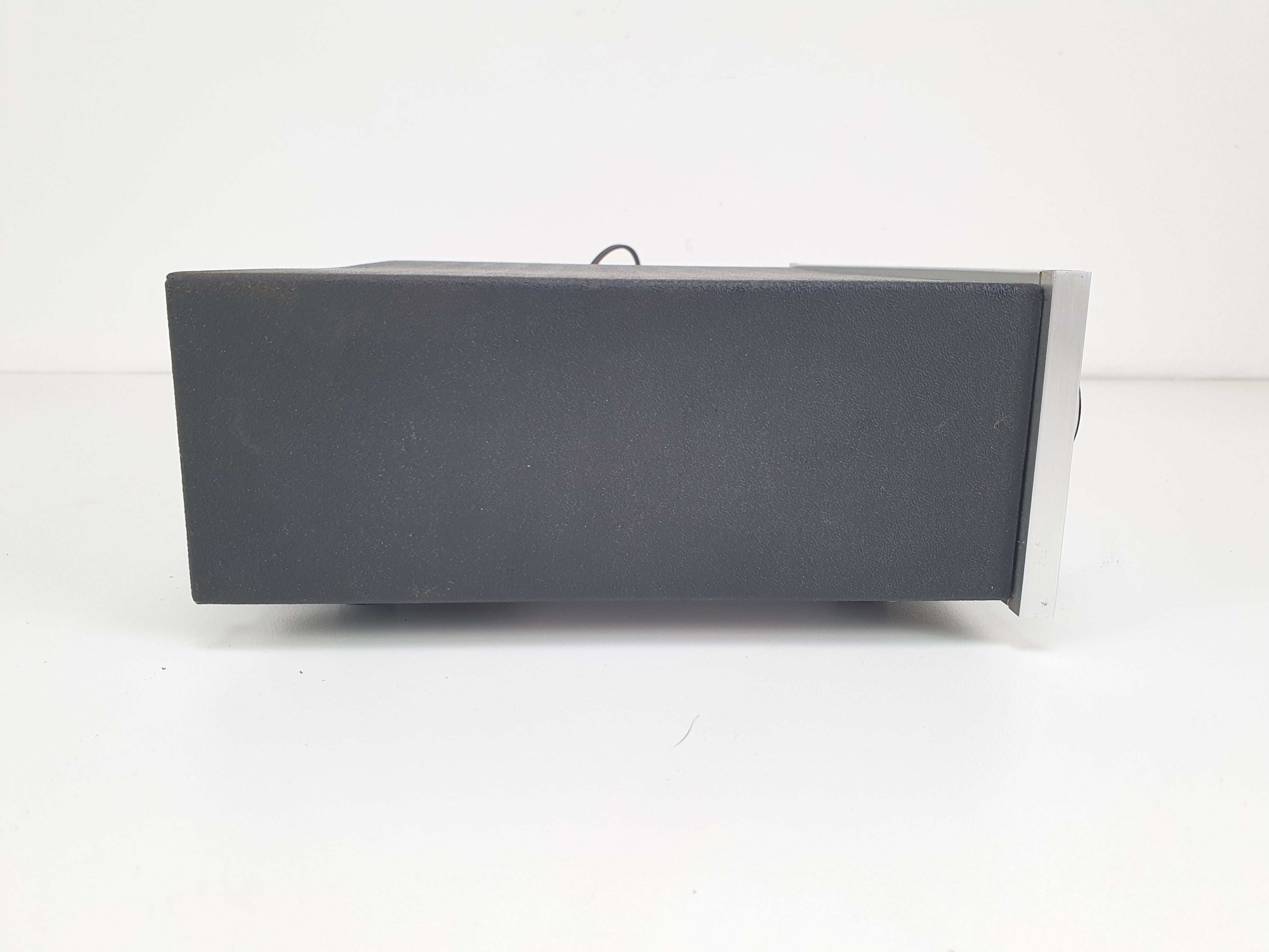 Nikko TRM40LA stereo solid-state versterker - onderhoud uitgevoerd