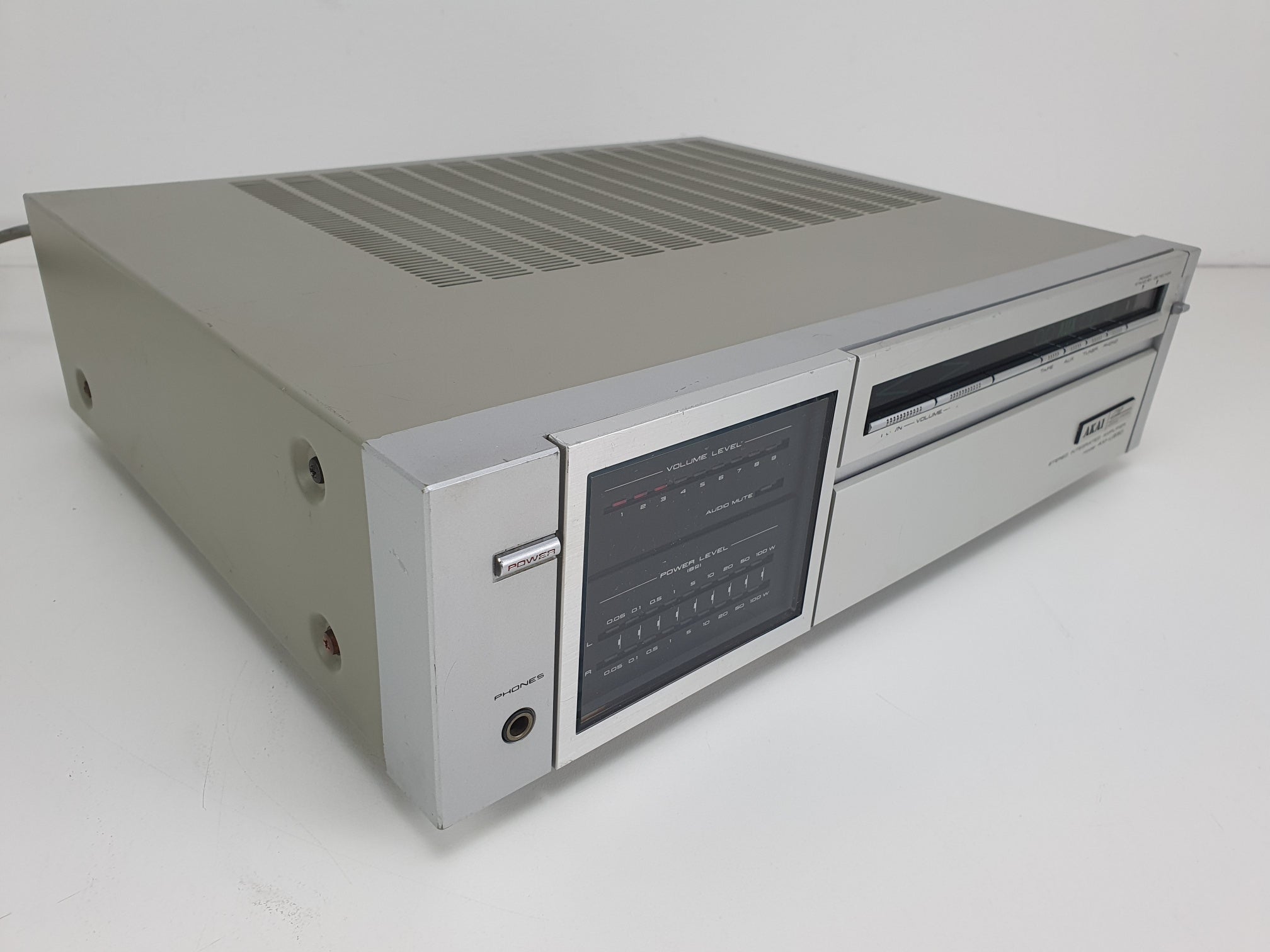 Akai AM-U330 geïntegreerde versterker - 55W 8 ohm - Onderhoud uitgevoerd