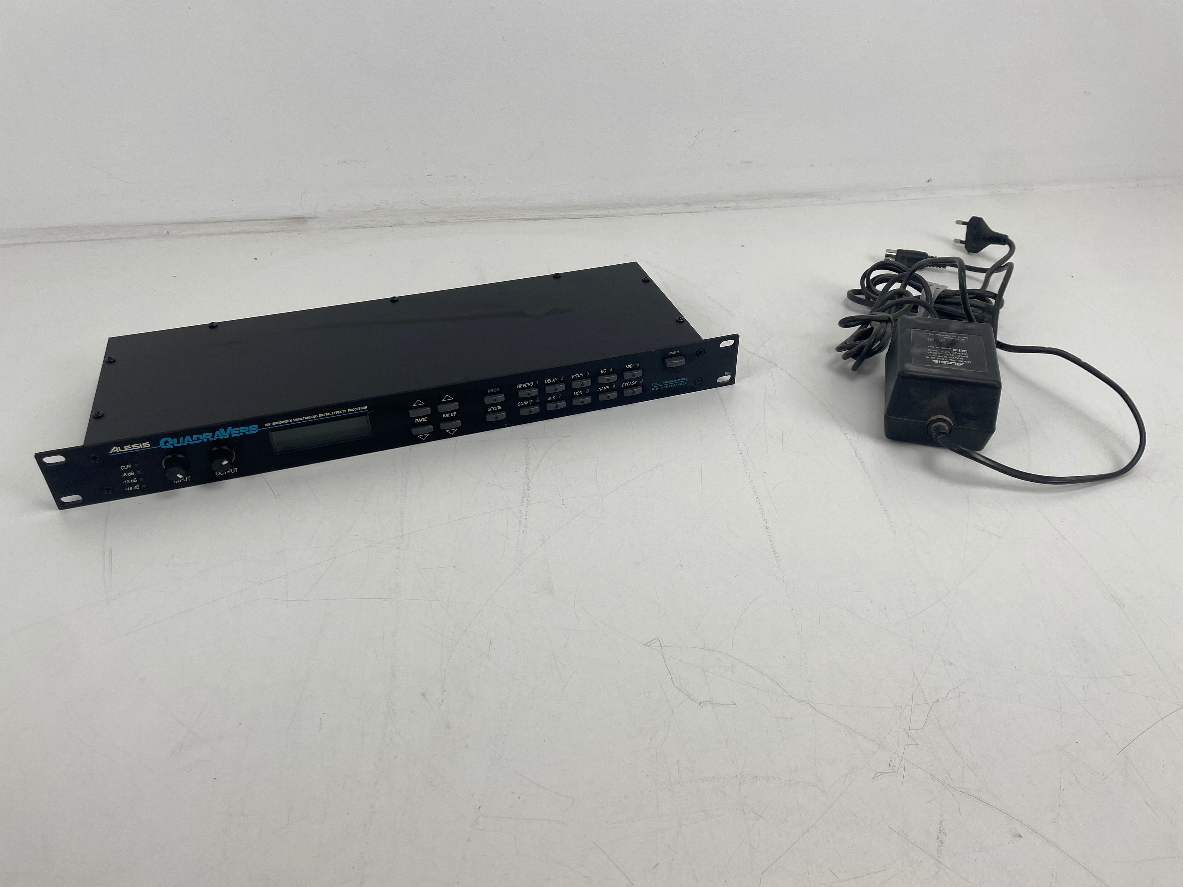 Alesis QUARDRAVERB Effects Processor - Inc. Adapter