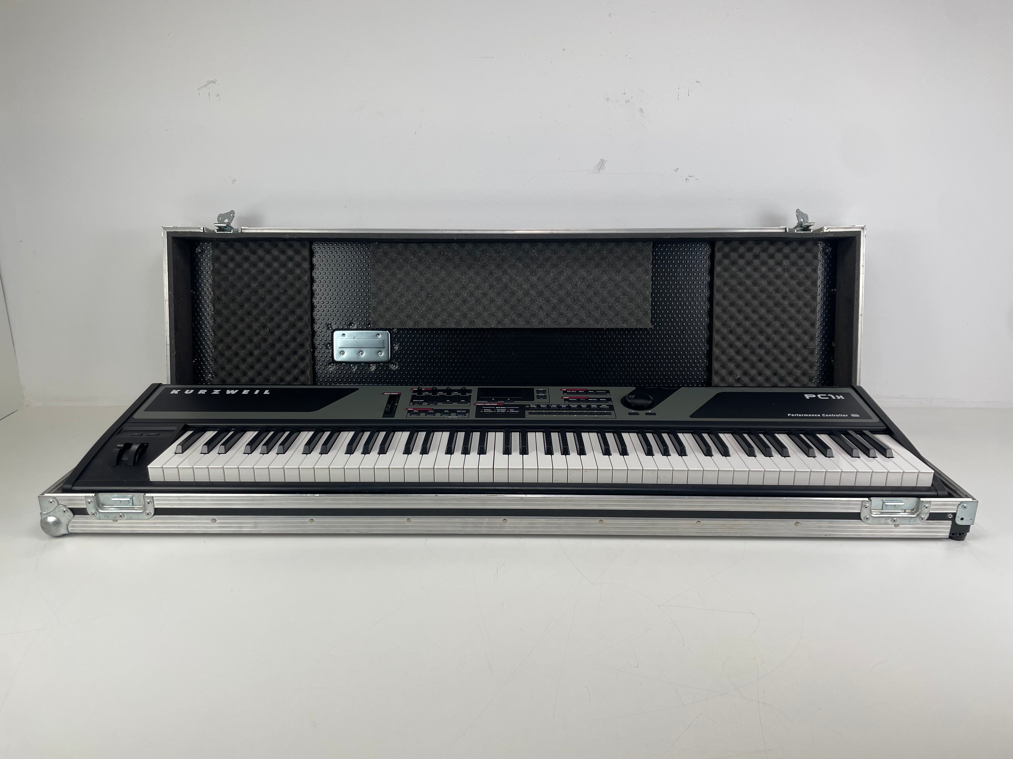 Kurzweil PC1X – Performance Controller Keyboard – Inc. Flight Case/AC-Adapter – As Is (Screen Issue)