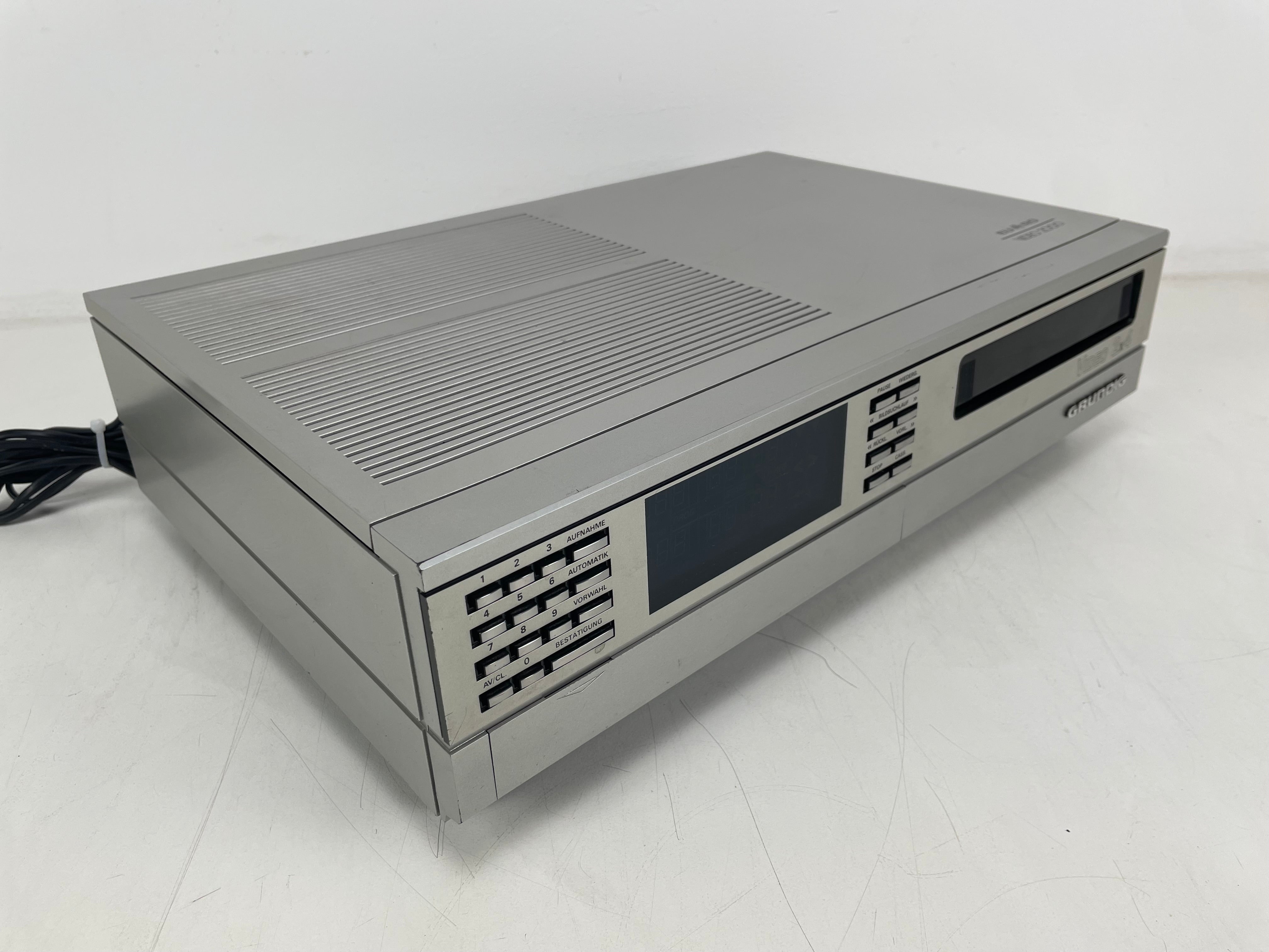 Grundig - 2x4 - Video 2000 EURO - VCR - Video Cassette Recorder - Fully Serviced