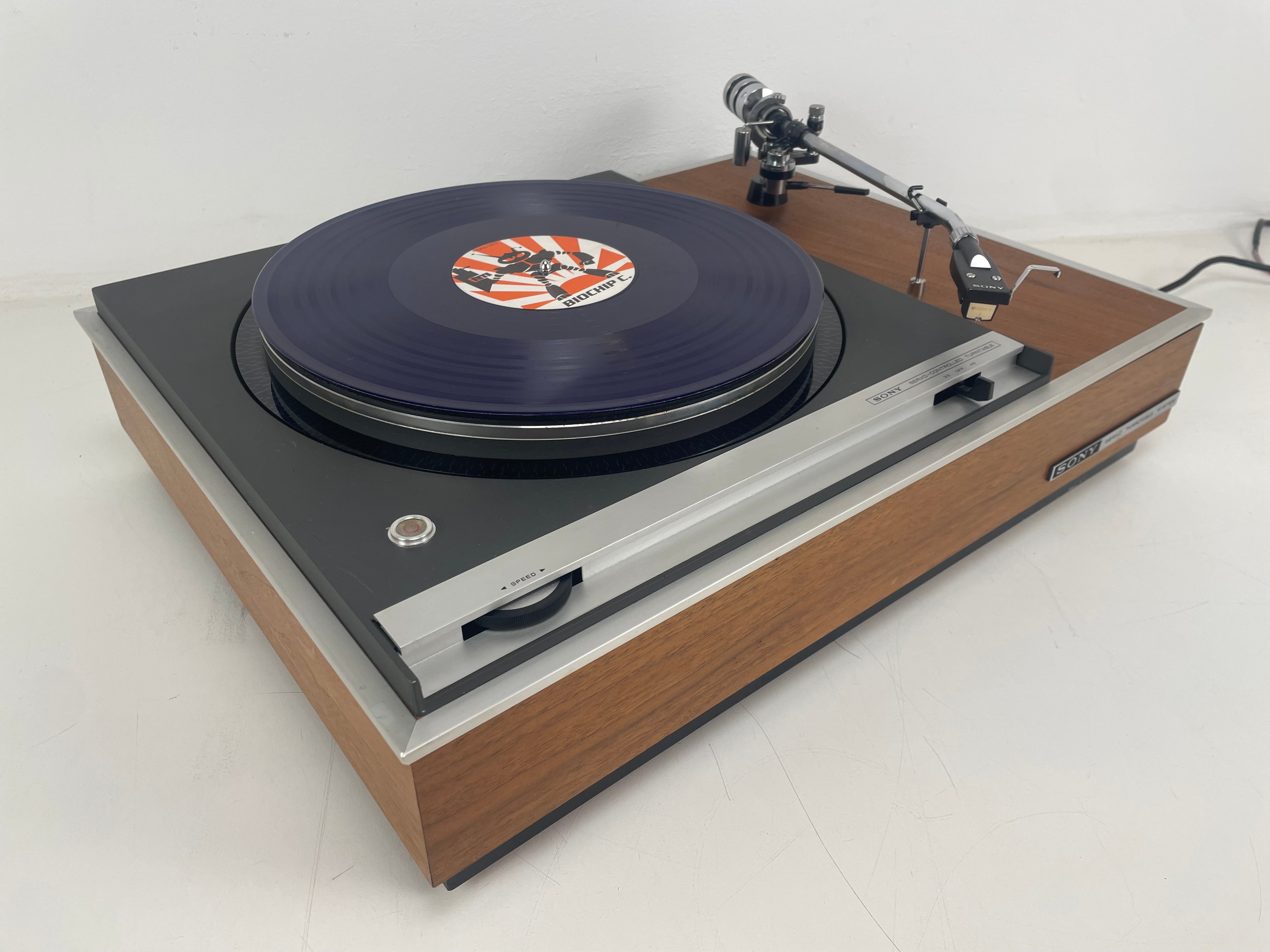 Sony - TTS-3000A - Servo-Controlled Turntable - In wooden plinth