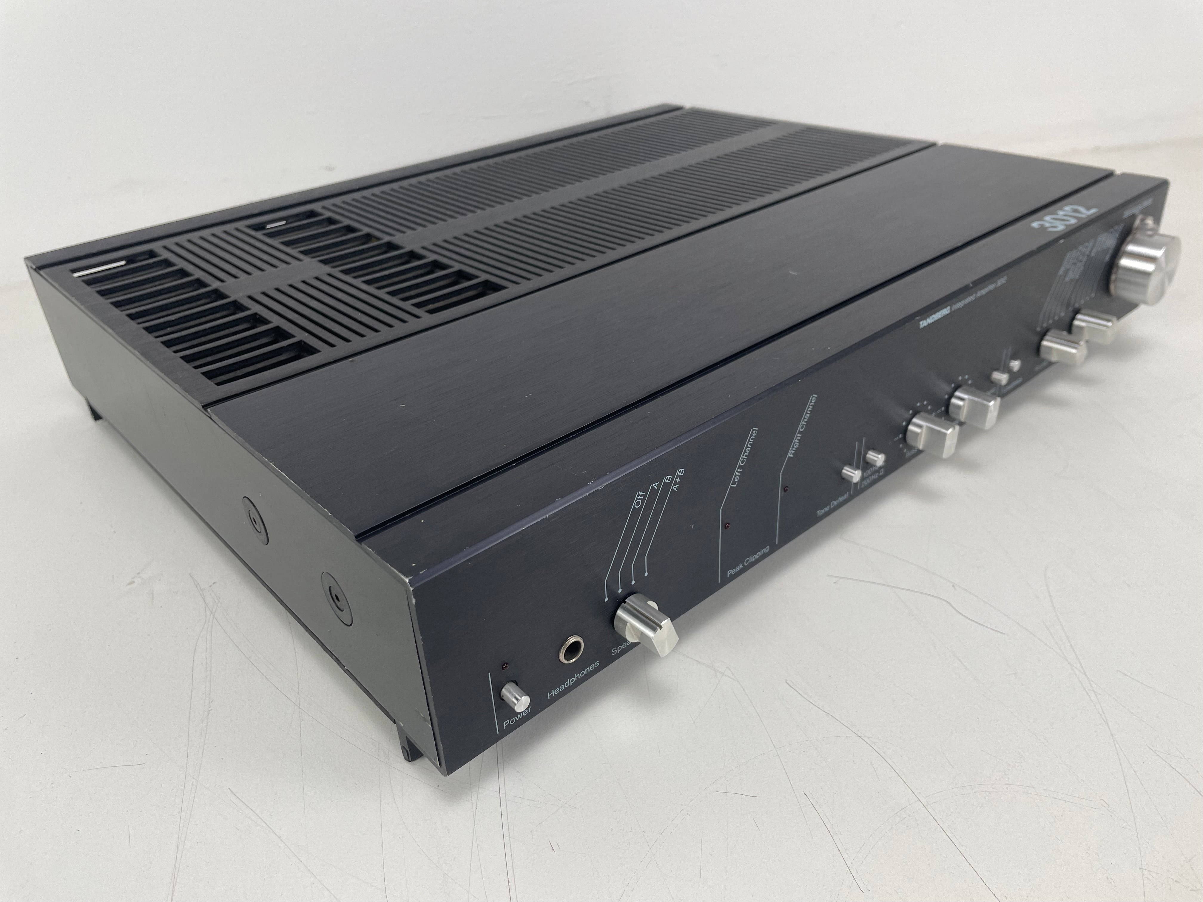 Tandberg - TIA 3012 - Integrated Amplifier - With Power Cable