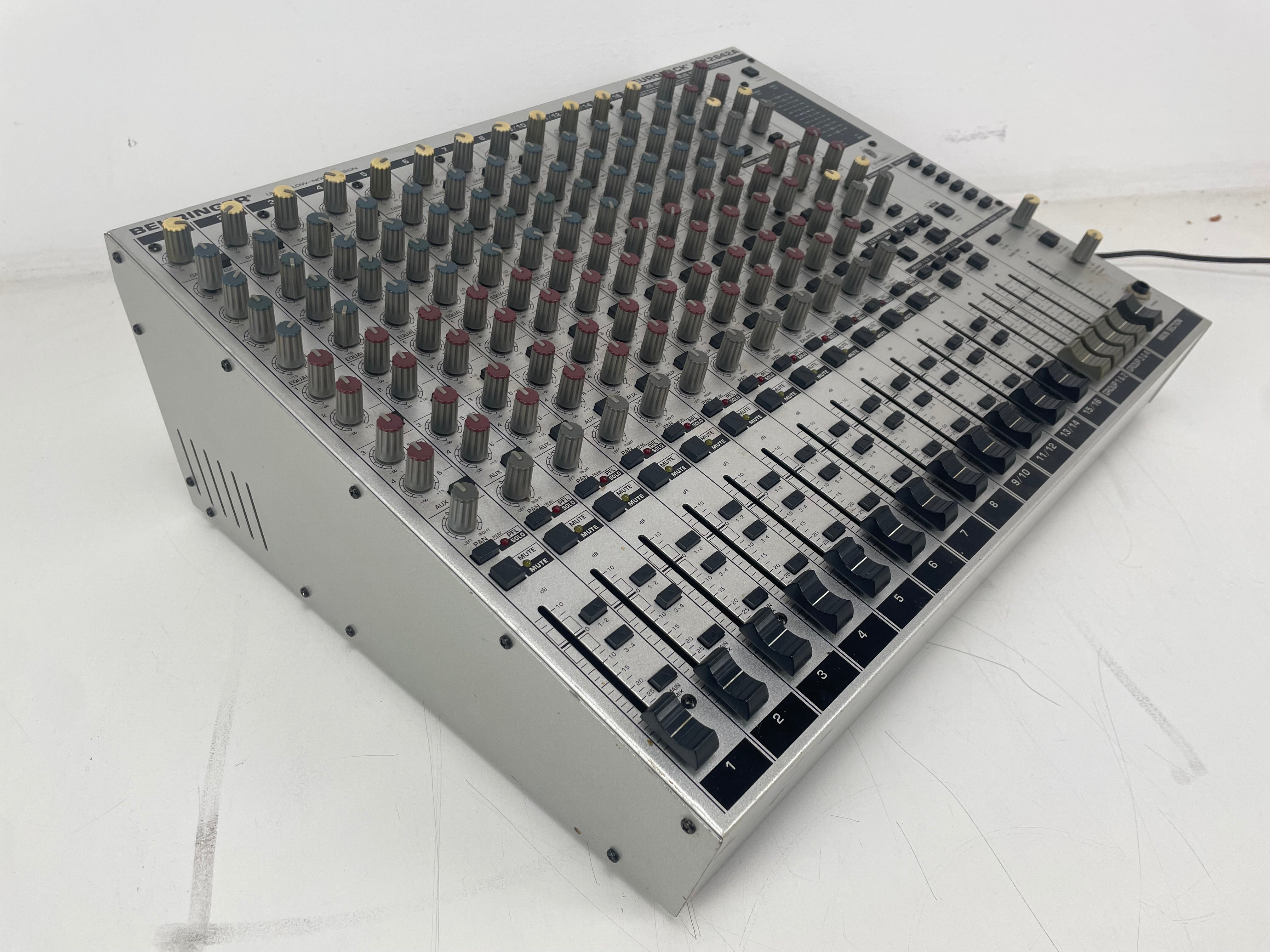 Behringer - Eurorack - MX2642A - 16 Channel Mixer - Inc. Powersupply