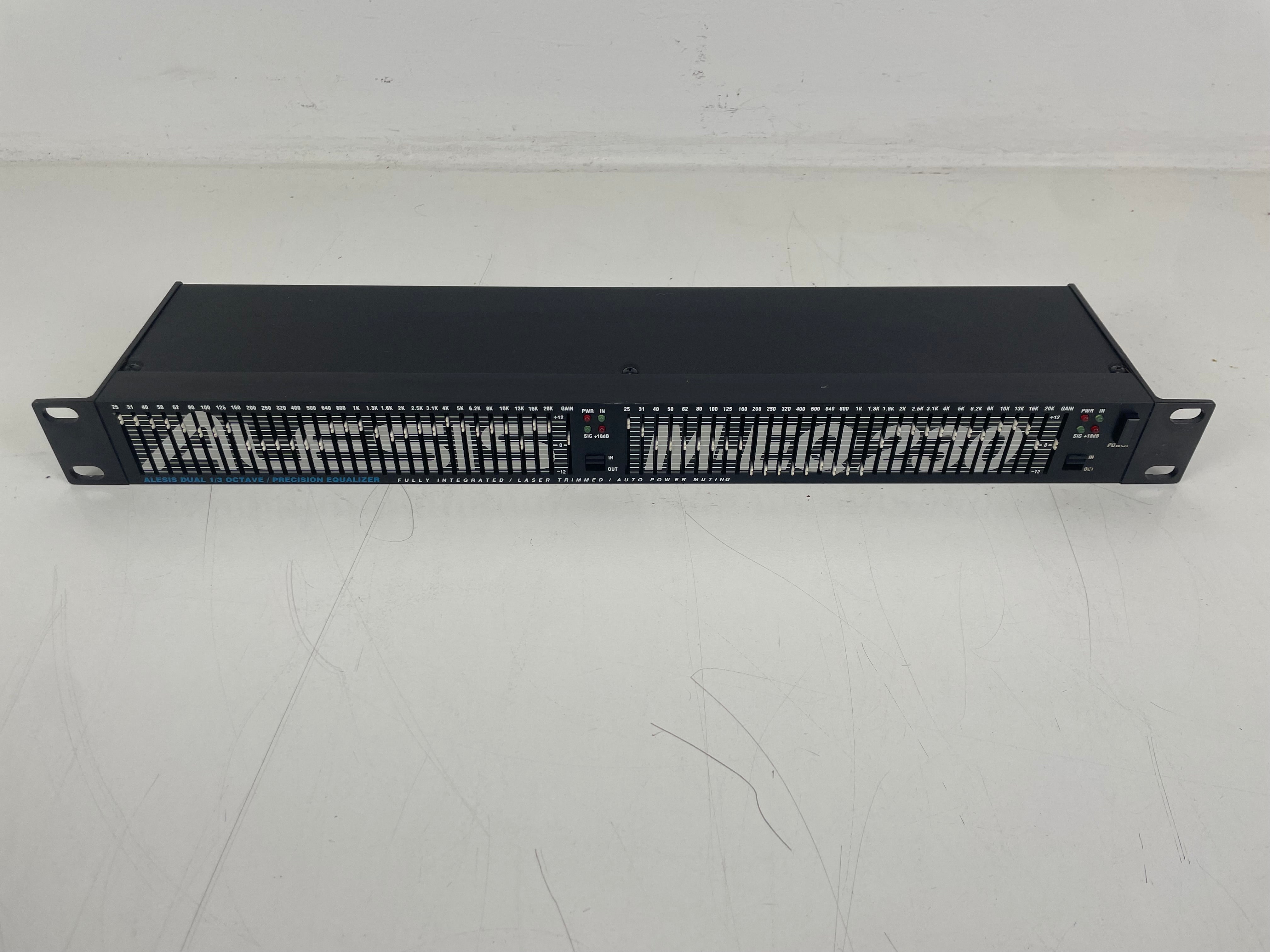 Alesis - M-EQ230 - Inclusief adapter