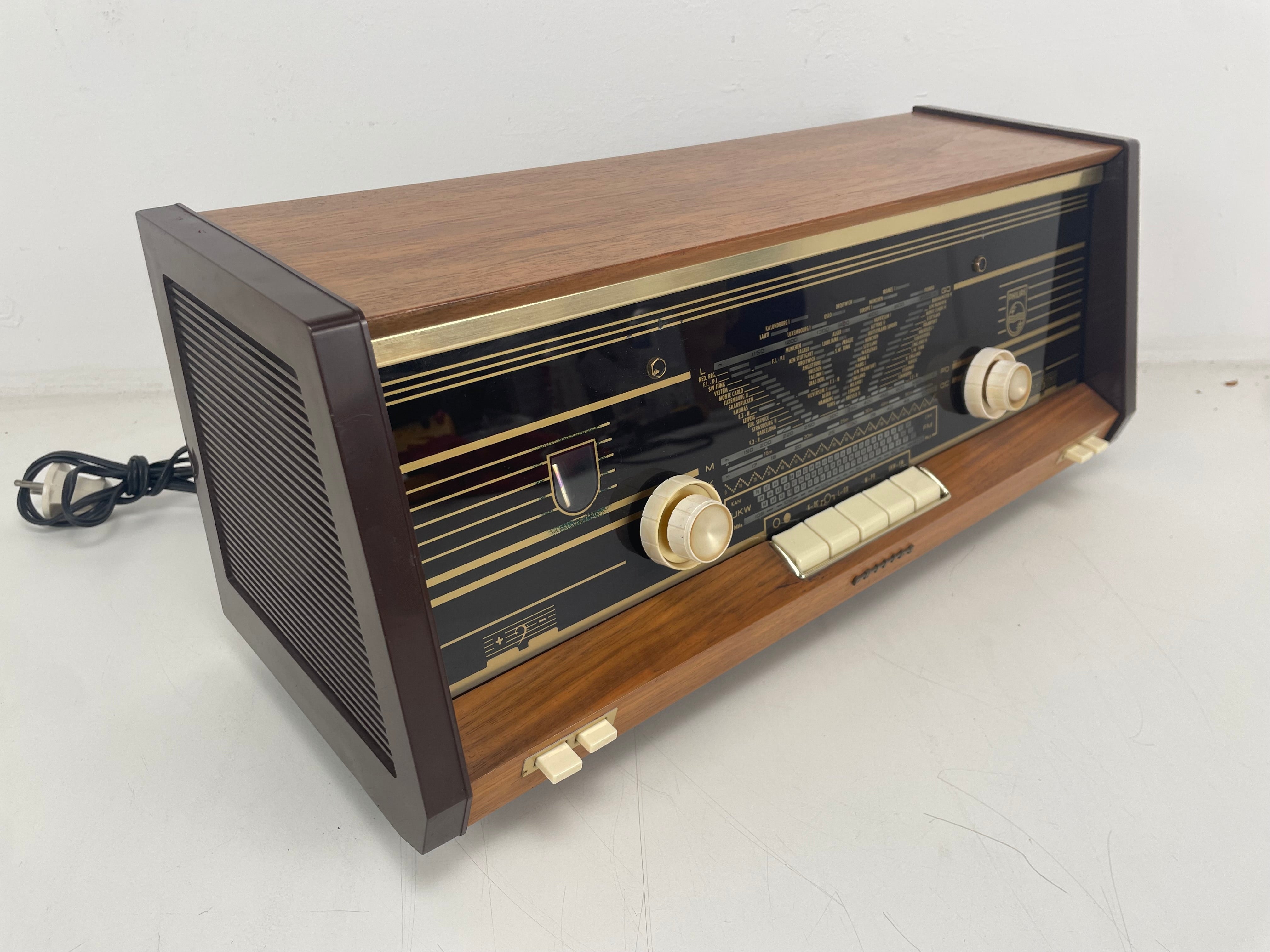 Philips - B4X23A - Tube Radio - Serviced (Repaired)