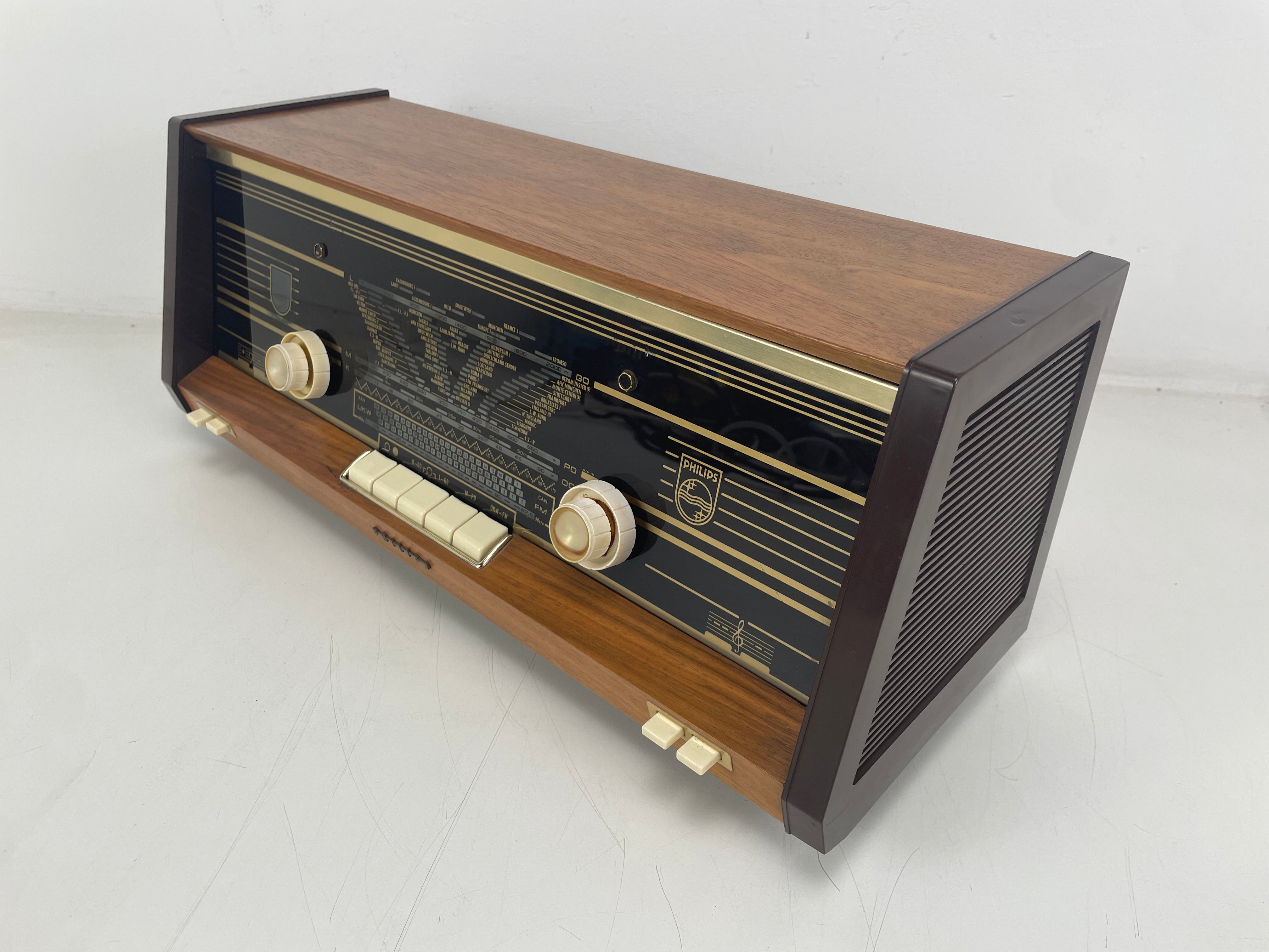 Philips - B4X23A - Tube Radio - Serviced (Repaired)