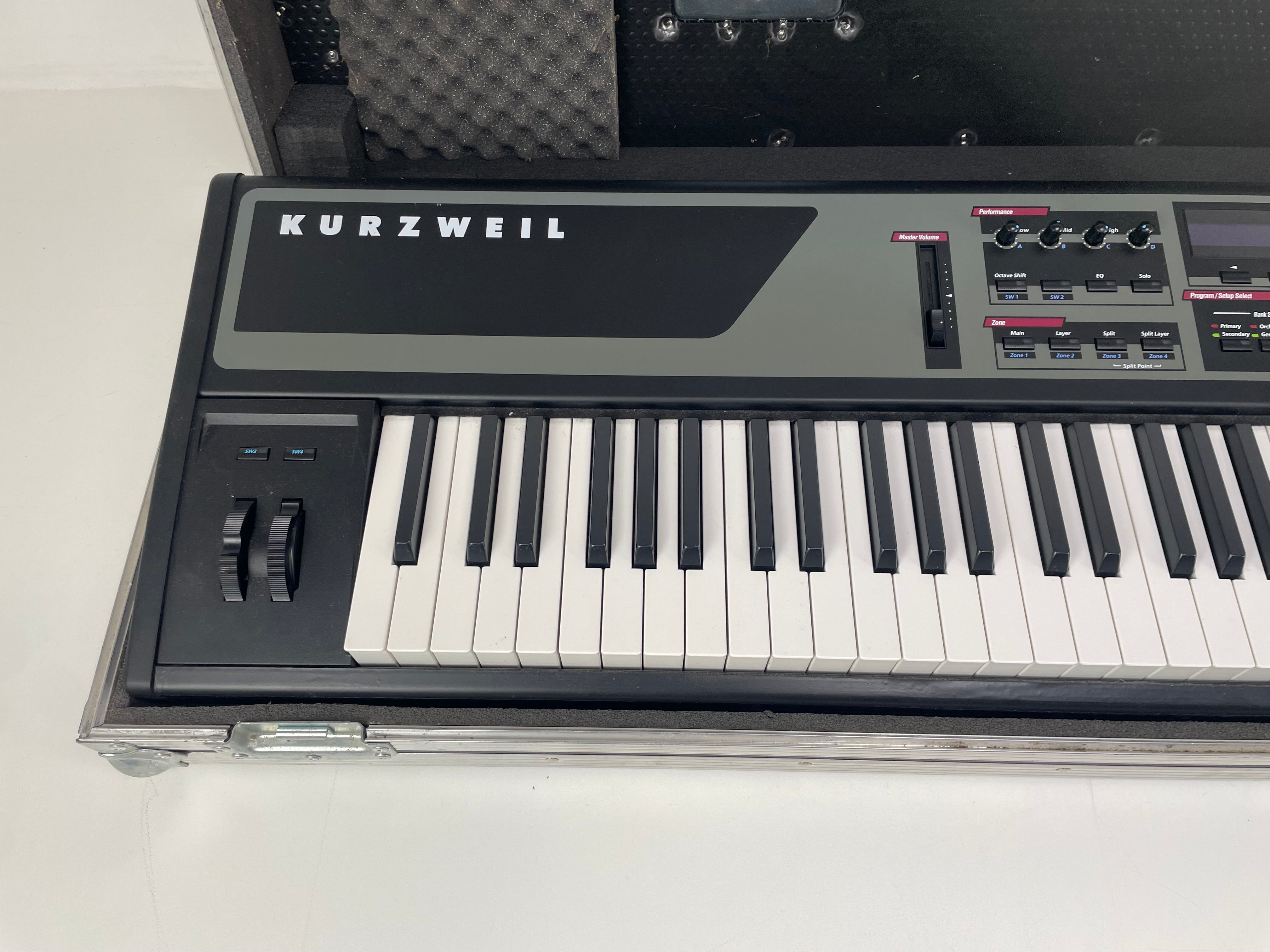 Kurzweil PC1X – Performance Controller Keyboard – Inc. Flight Case/AC-Adapter – As Is (Screen Issue)