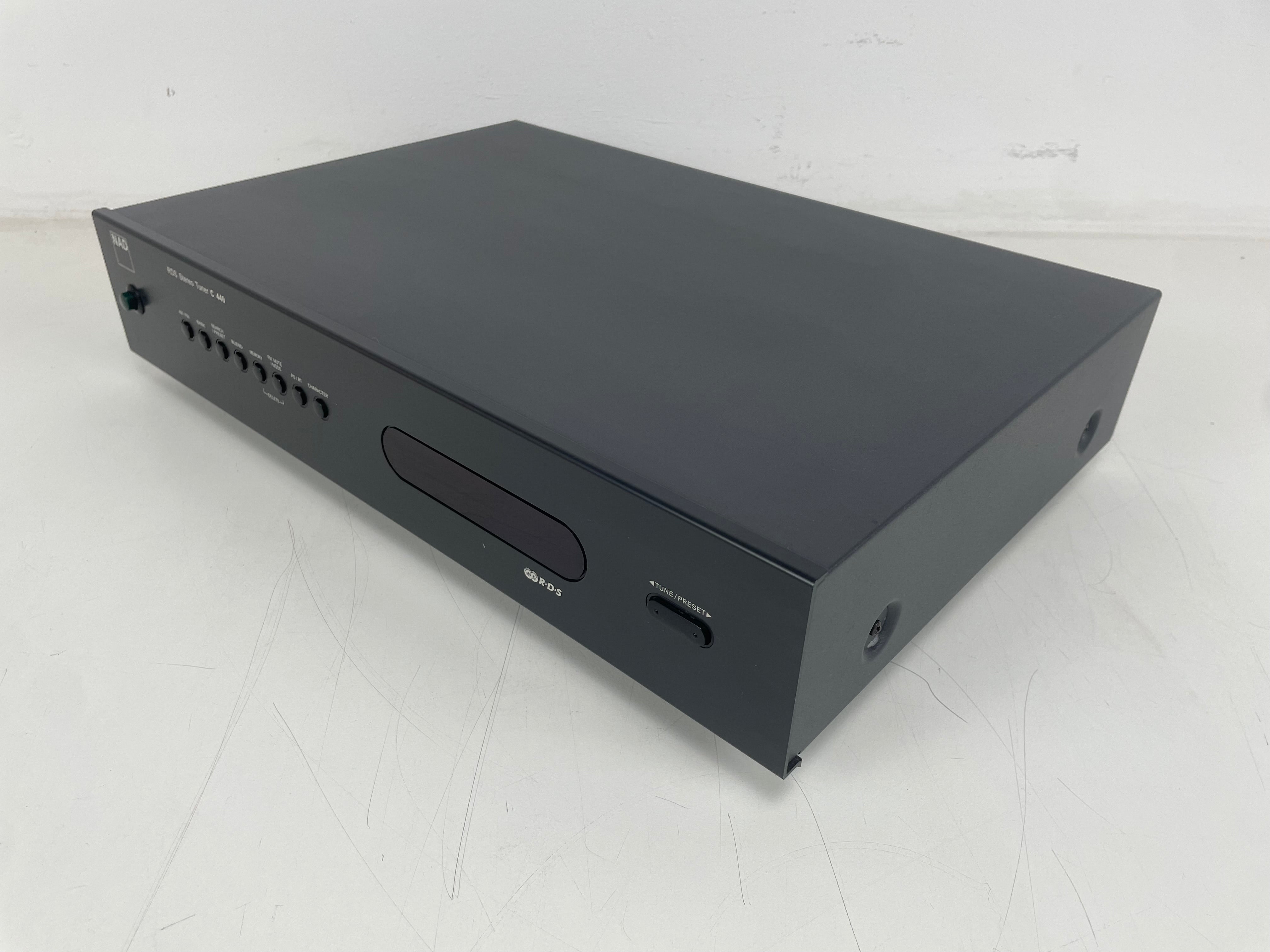 NAD - C440 - RDS Stereo Tuner