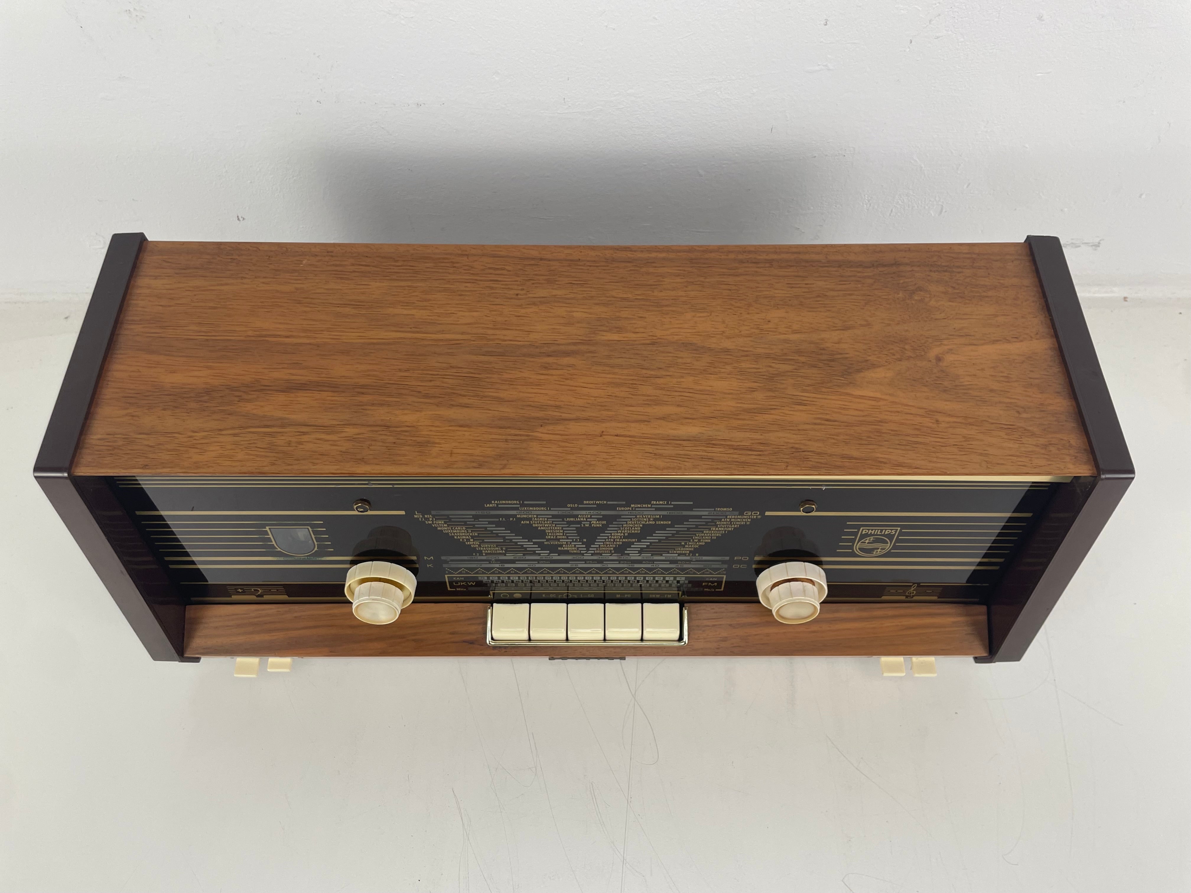 Philips - B4X23A - Tube Radio - Serviced (Repaired)