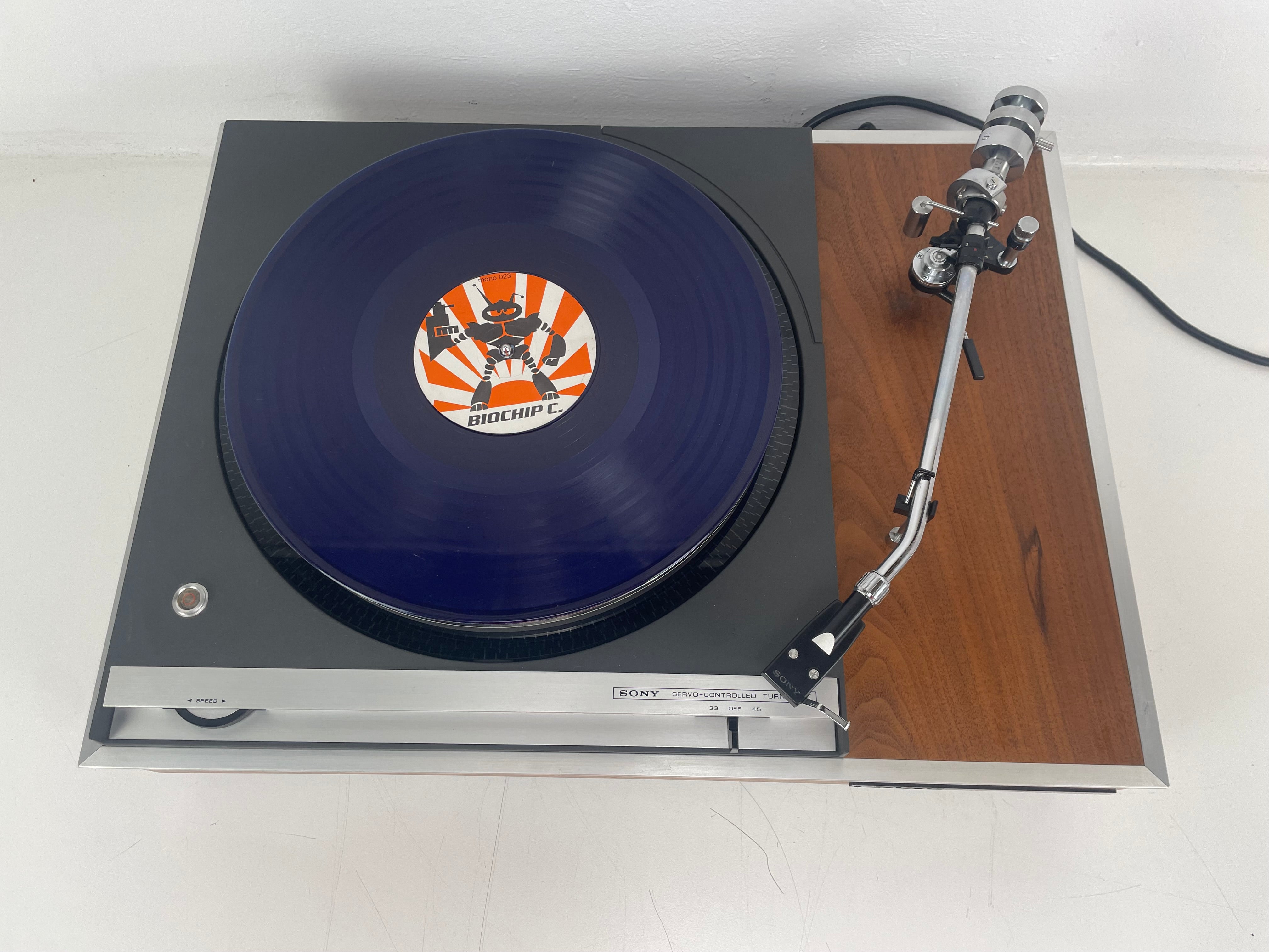Sony - TTS-3000A - Servo-Controlled Turntable - In wooden plinth