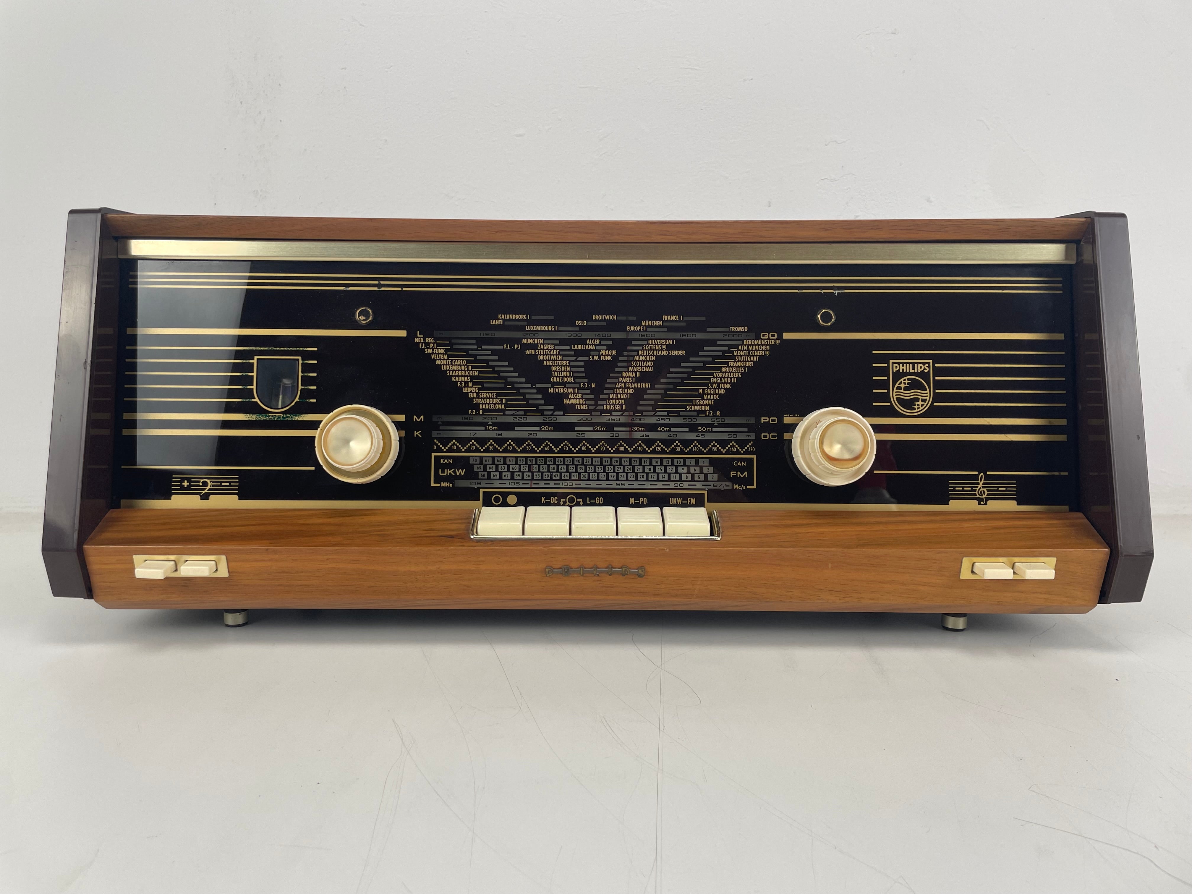 Philips - B4X23A - Tube Radio - Serviced (Repaired)