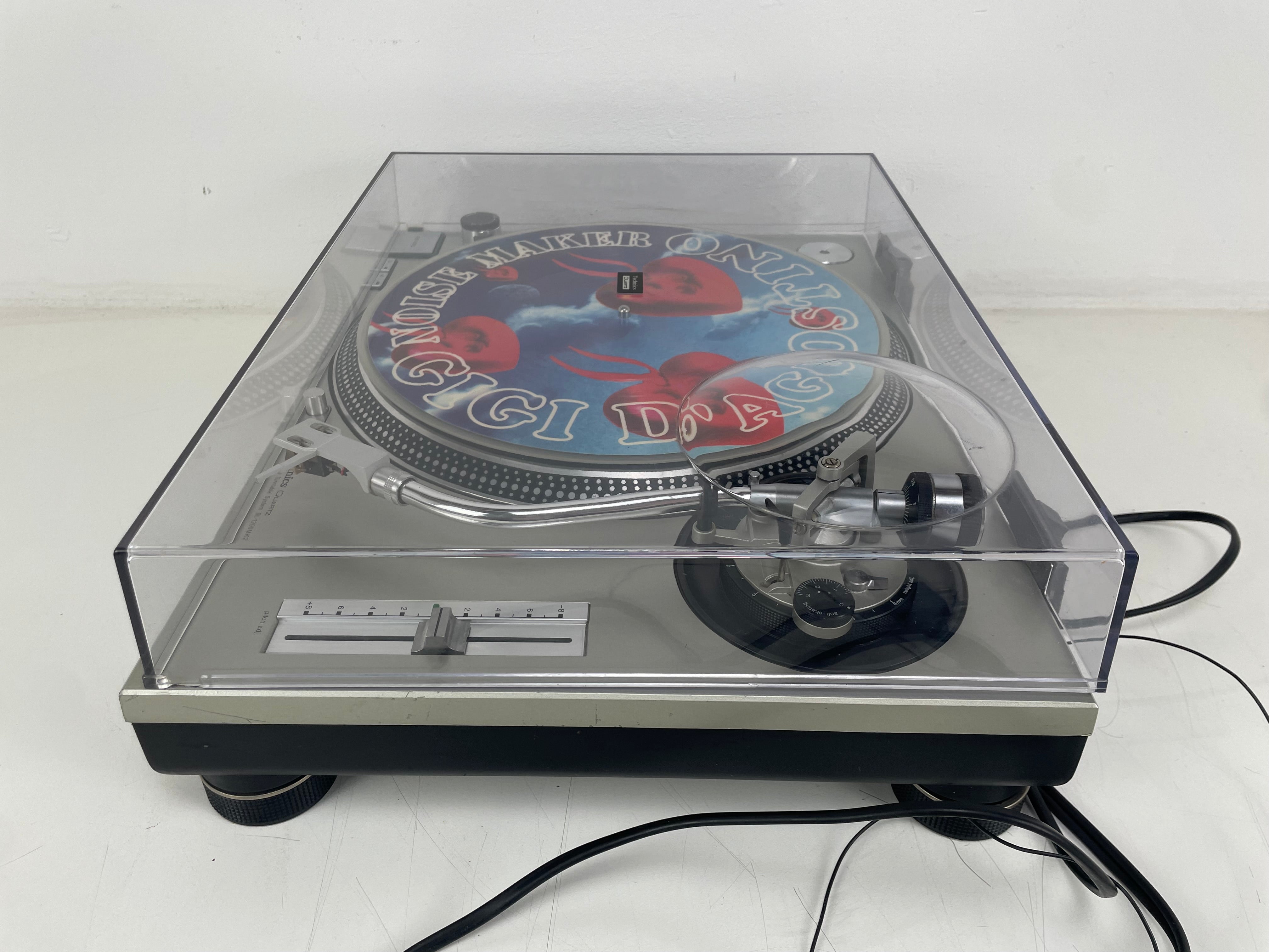 Technics - SL1200 MK2 - Direct-Drive - Original Dustcover -  Shure Encore Me 70B Stylus - Serviced (Repaired)