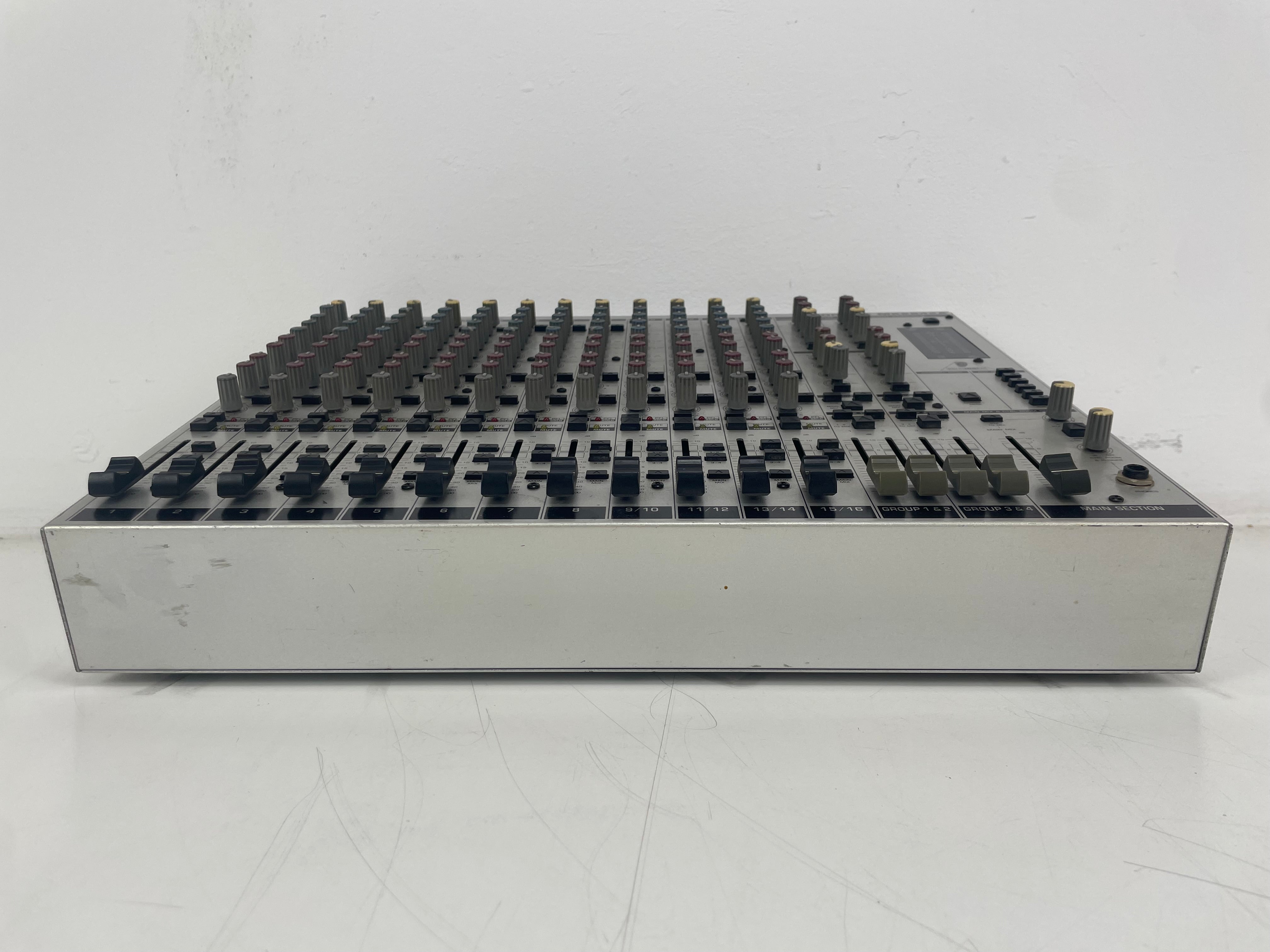 Behringer - Eurorack - MX2642A - 16 Channel Mixer - Inc. Powersupply