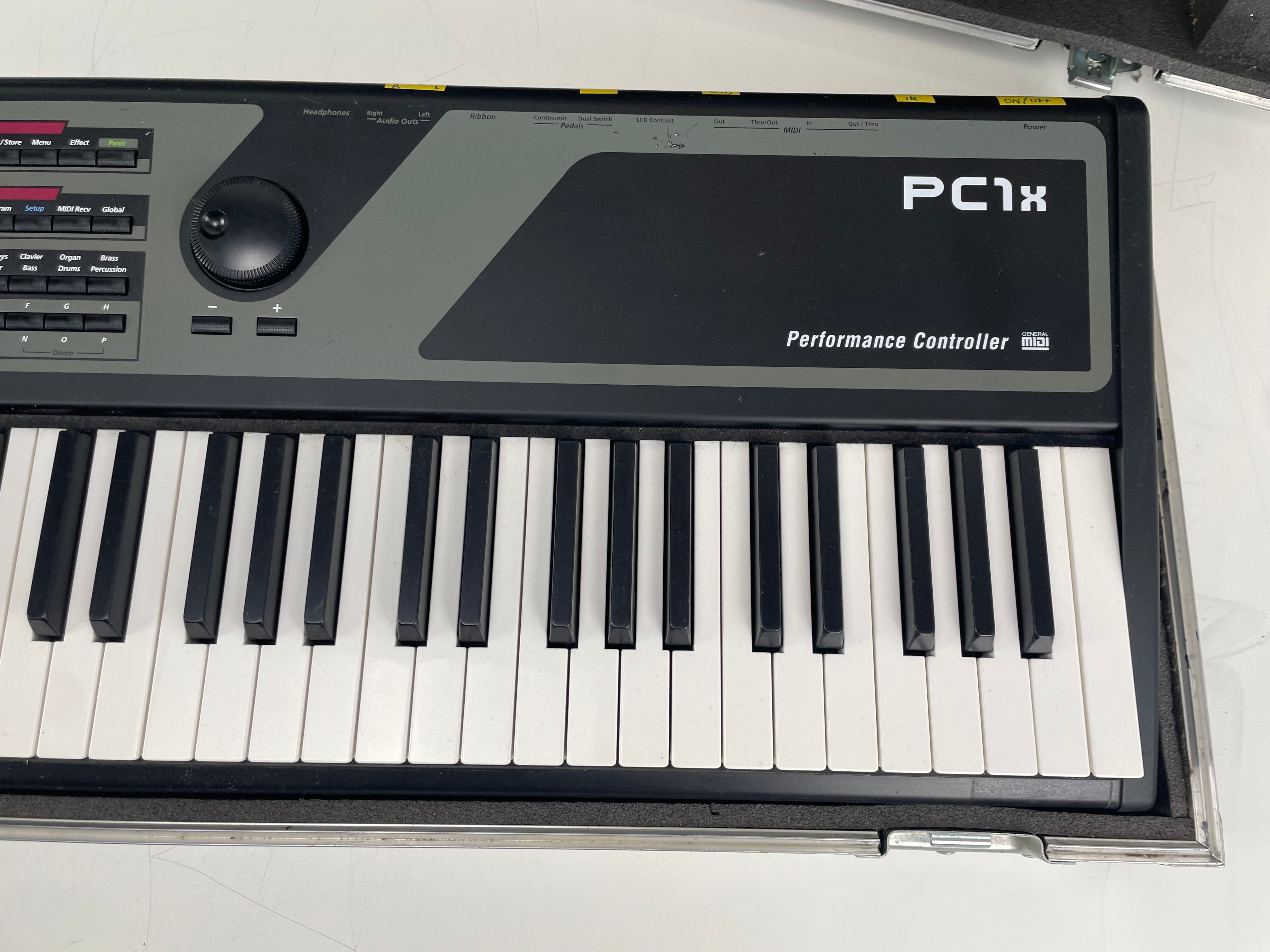 Kurzweil PC1X – Performance Controller Keyboard – Inc. Flight Case/AC-Adapter – As Is (Screen Issue)