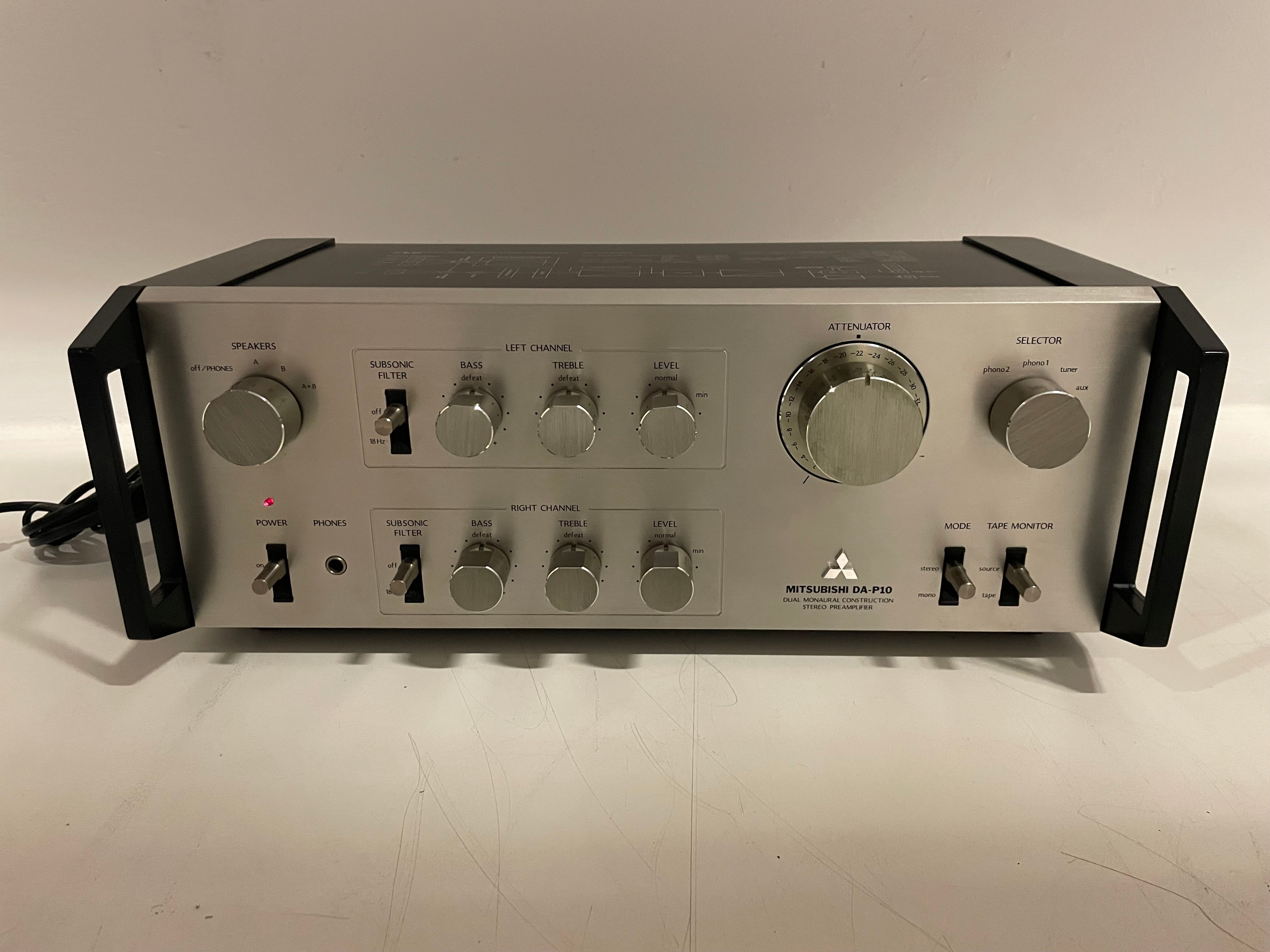 Mitsubishi - DA-P10 - Stereo Pre Amplifier