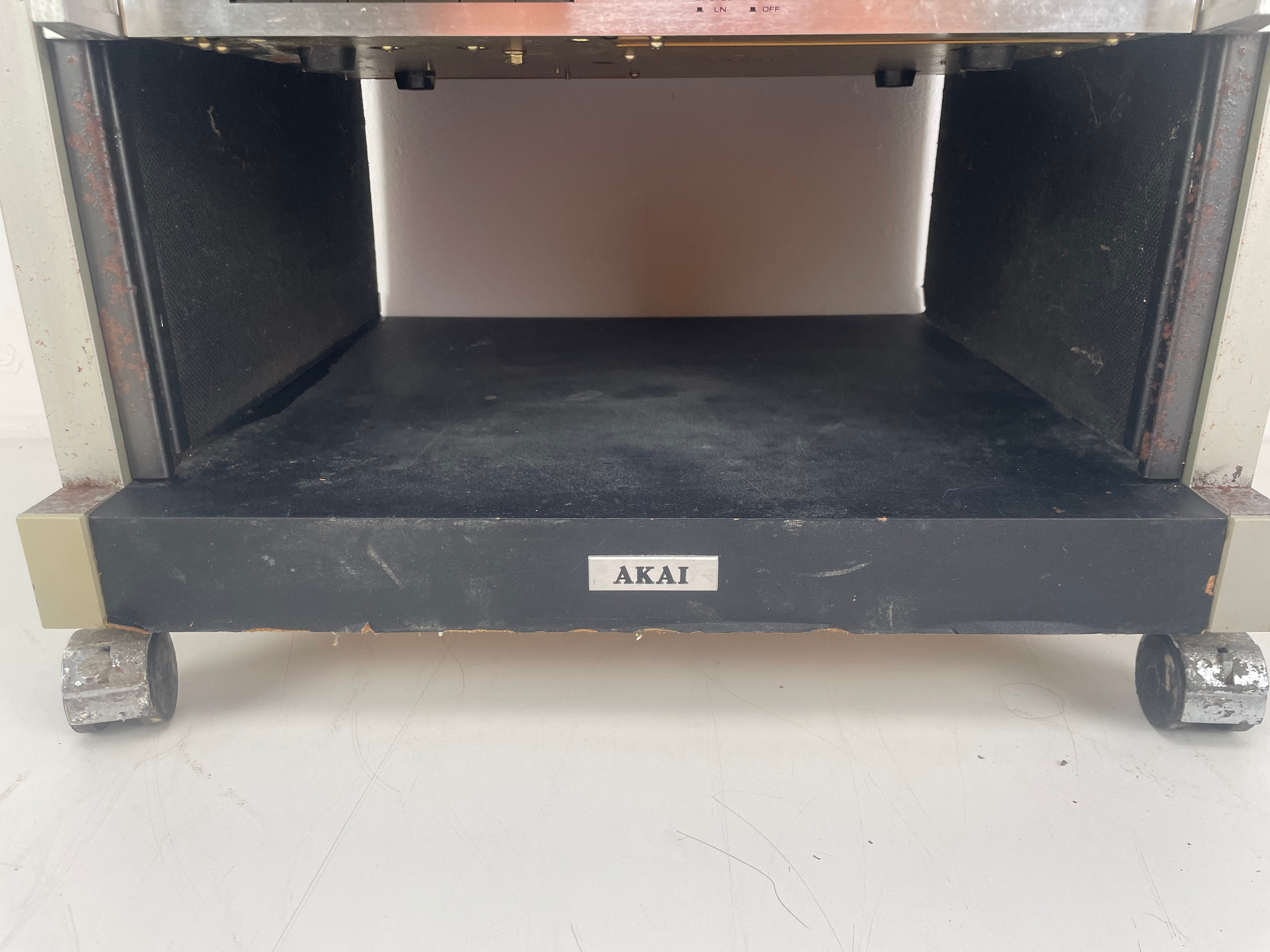 AKAI - AM-2250 / AT-2250 / CS-703D in origineel AKAI-rack