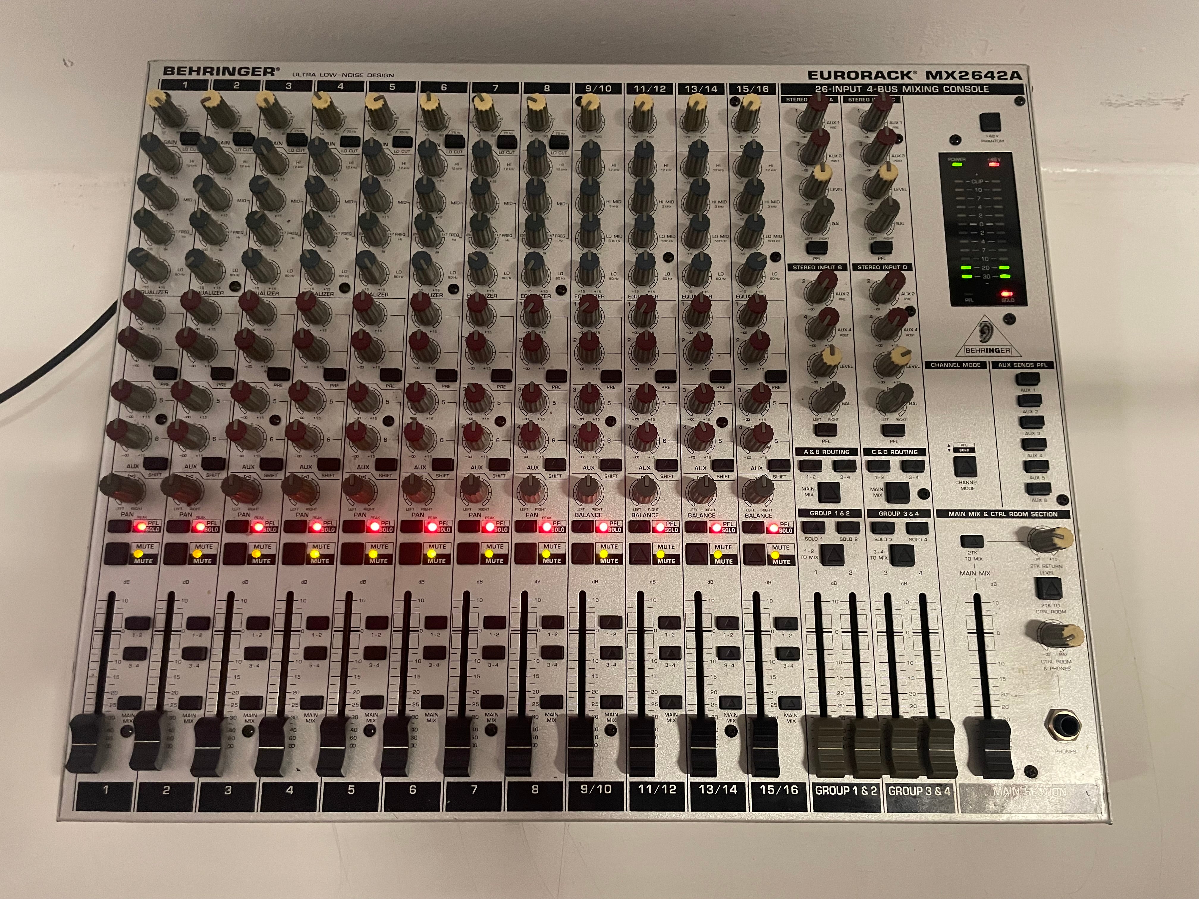 Behringer - Eurorack - MX2642A - 16 Channel Mixer - Inc. Powersupply