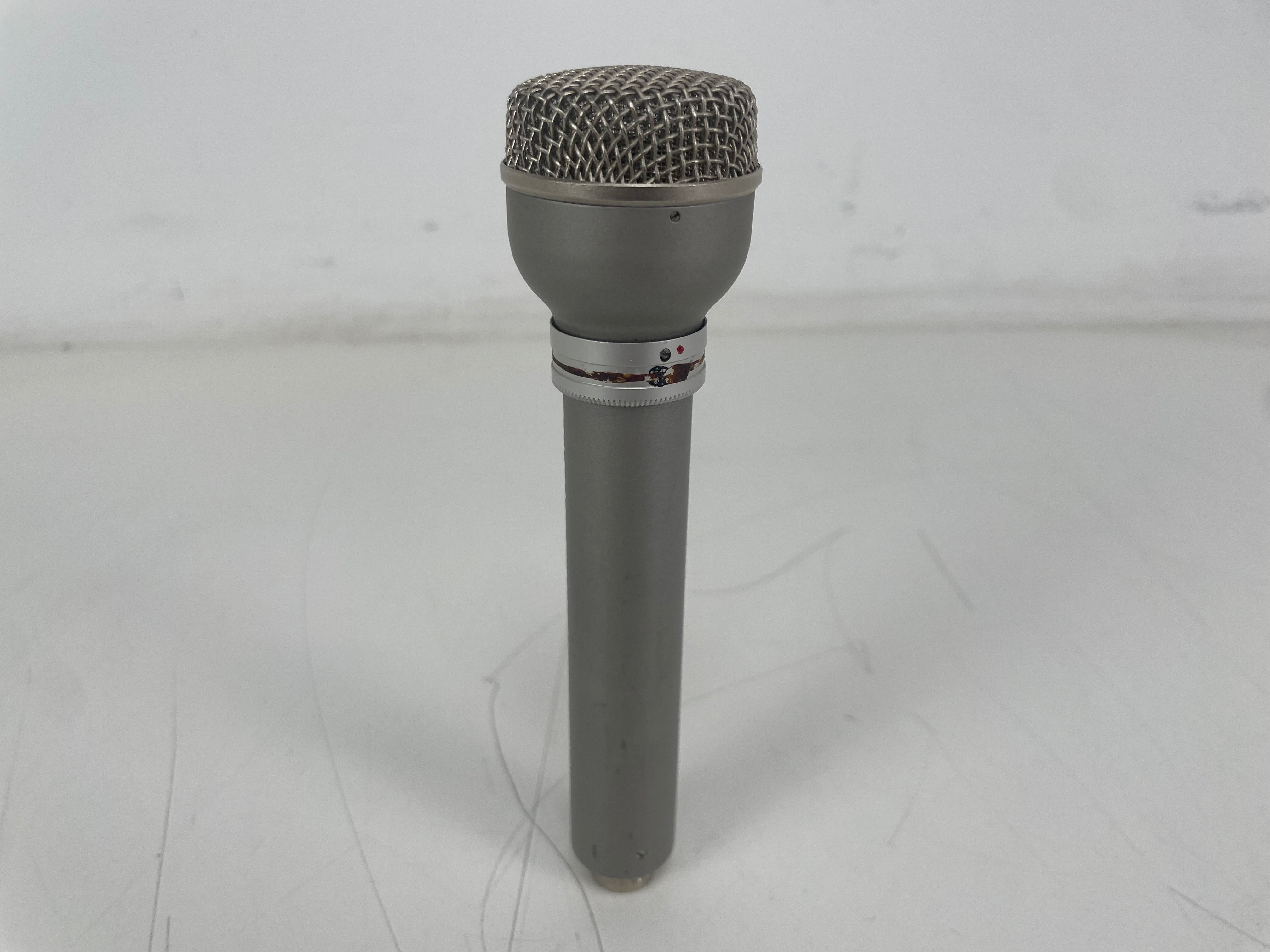 AKG - D19C - Cardioid Dynamic Microphone - 30 to 16,000 Hz - 200 Ohms - Inc. Mount/Cable