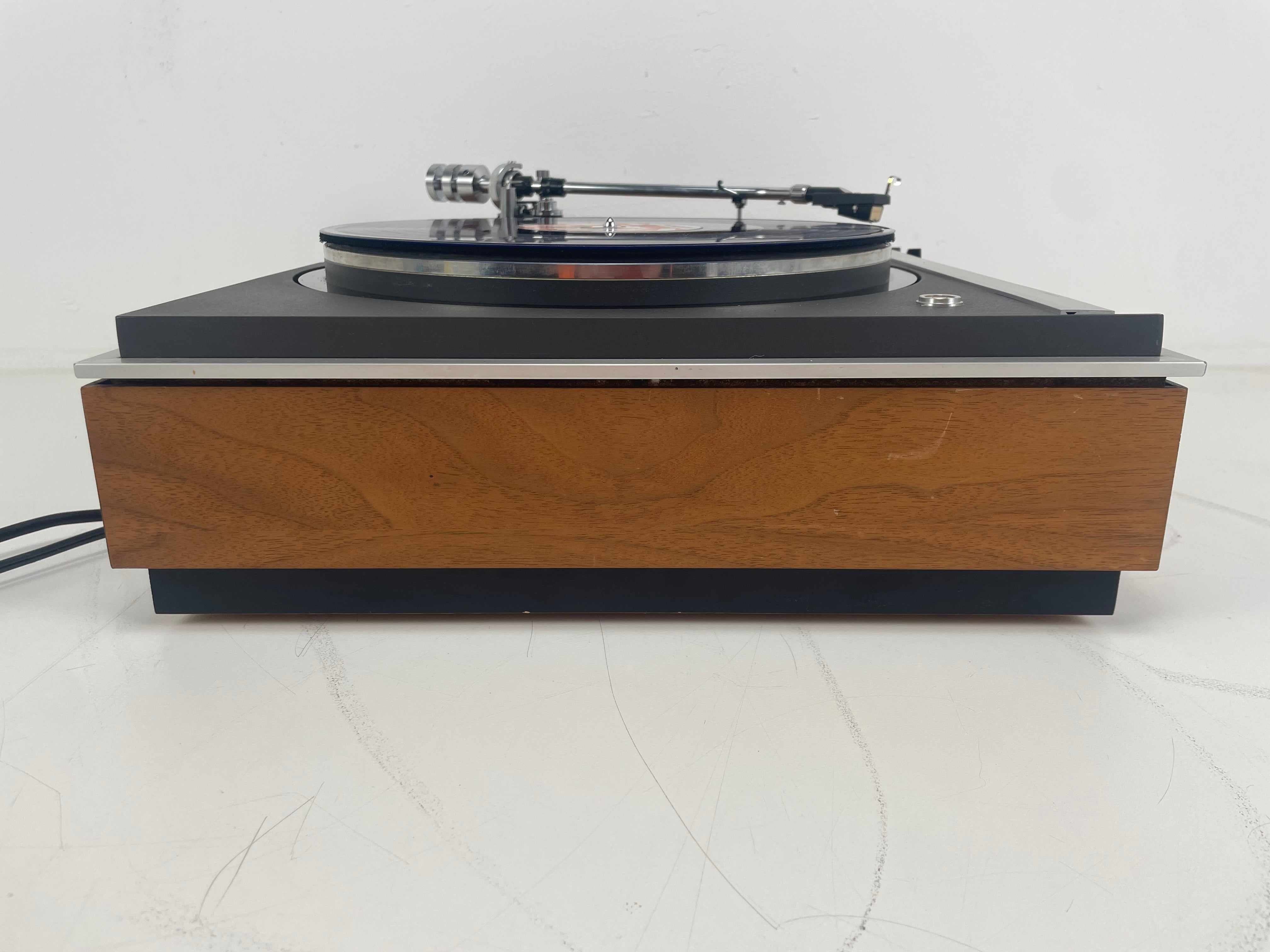 Sony - TTS-3000A - Servo-Controlled Turntable - In wooden plinth