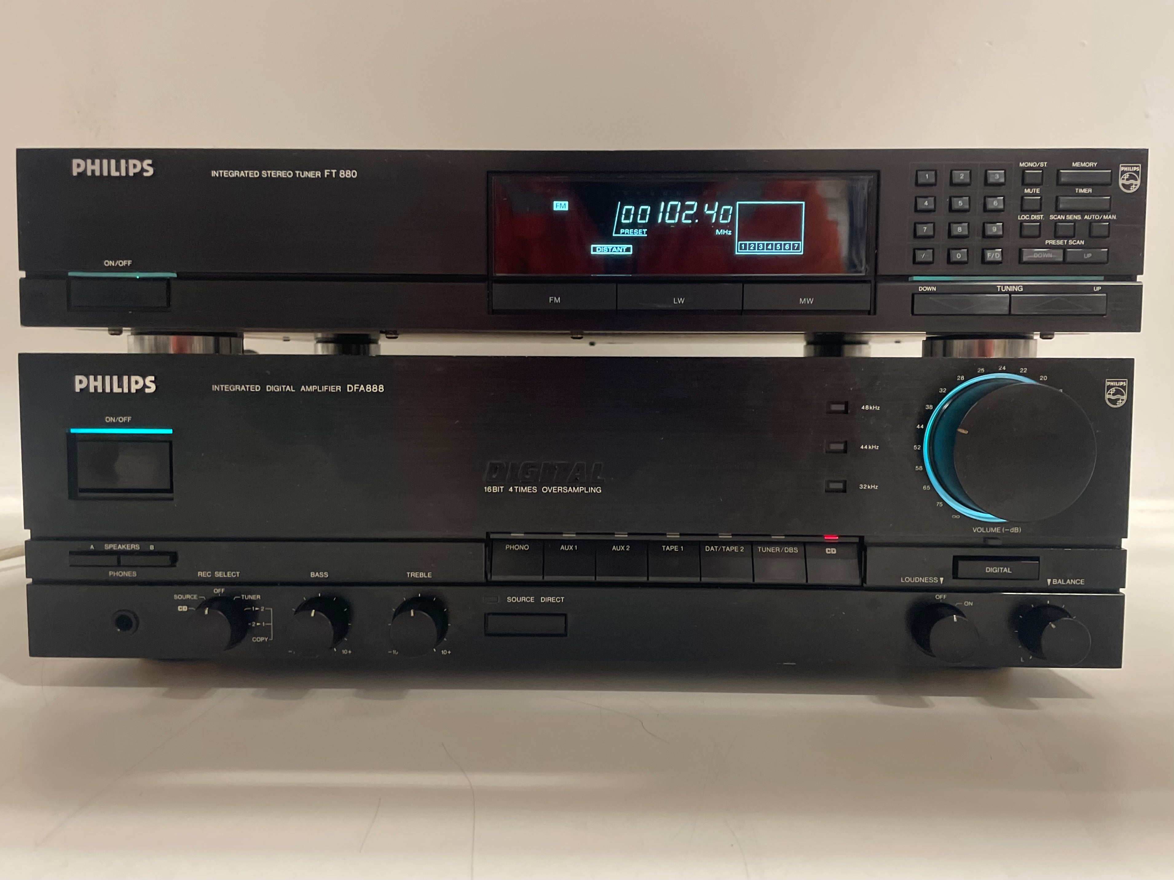 Philips - FT880 / DFA88 - Amplifier + Tuner Set