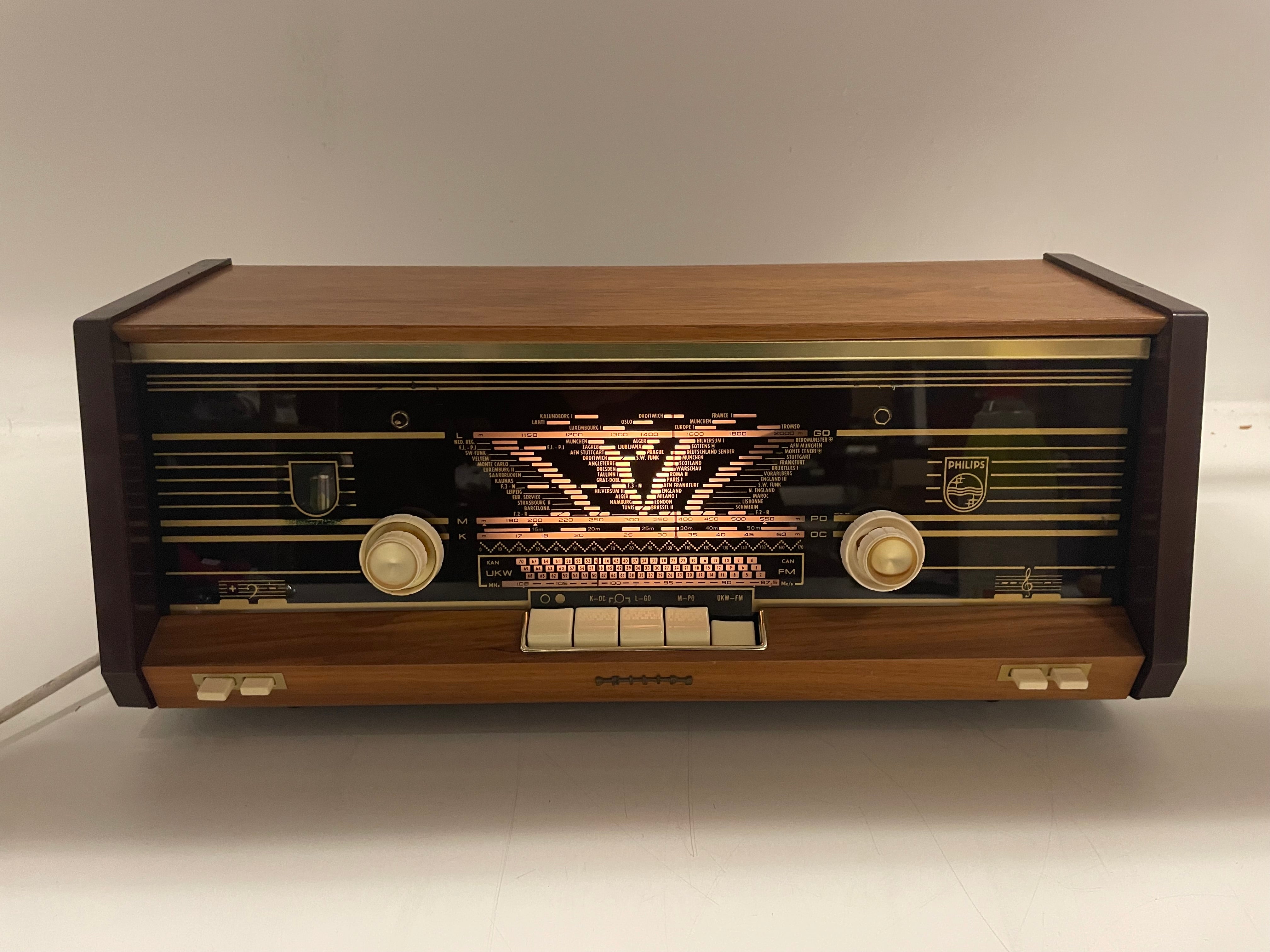 Philips - B4X23A - Tube Radio - Serviced (Repaired)