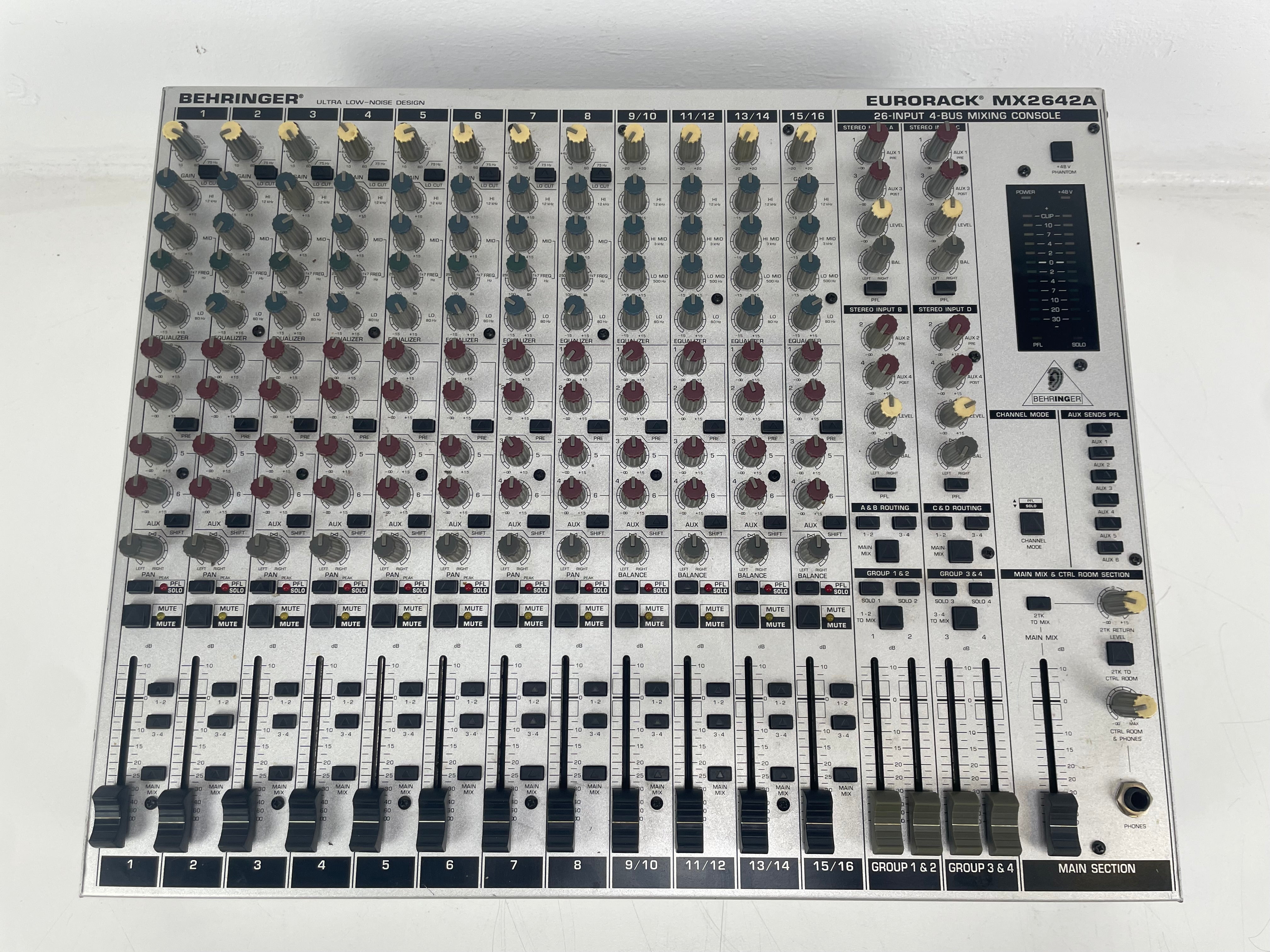 Behringer - Eurorack - MX2642A - 16 Channel Mixer - Inc. Powersupply