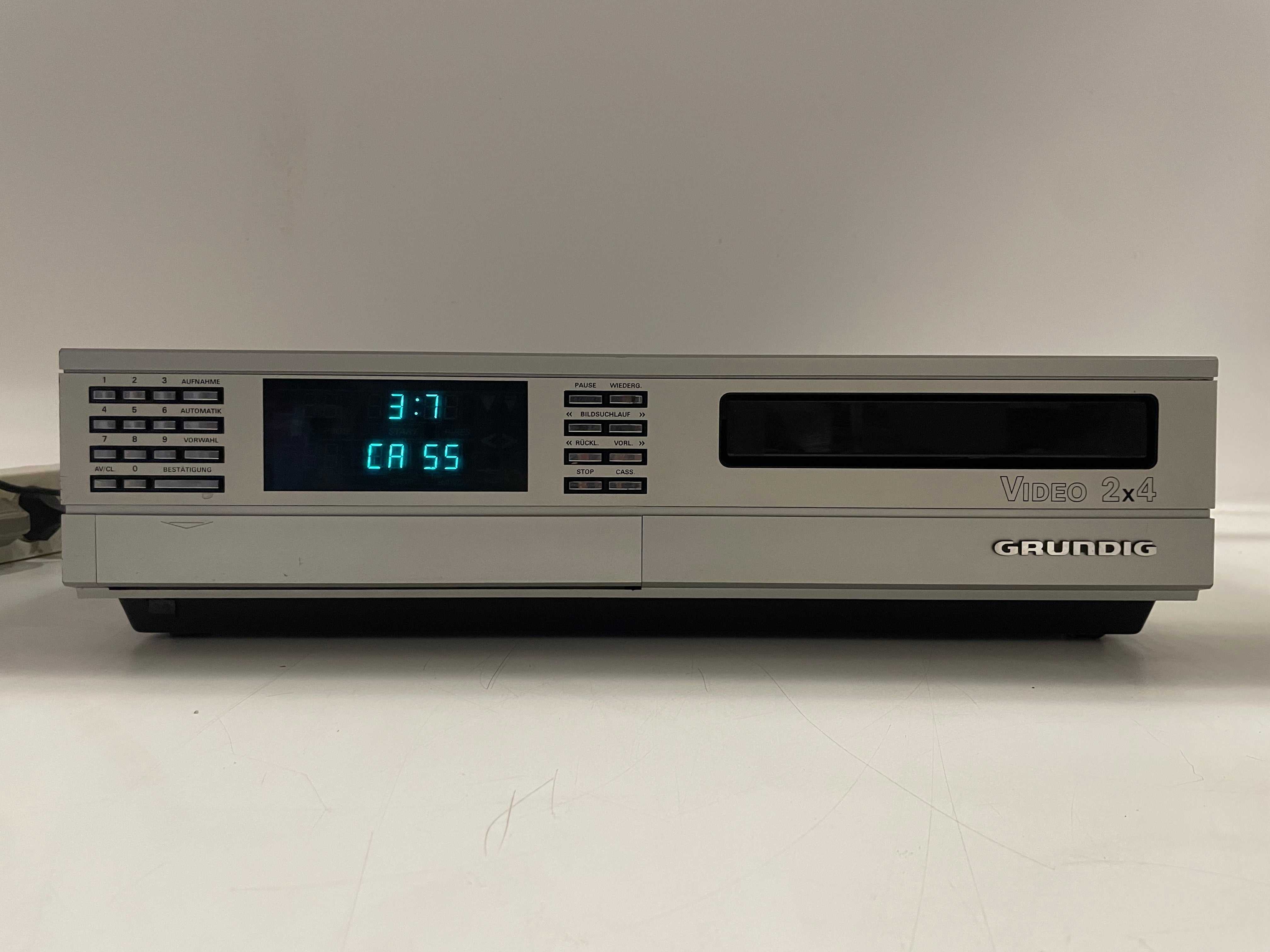 Grundig - 2x4 - Video 2000 EURO - VCR - Video Cassette Recorder - Fully Serviced