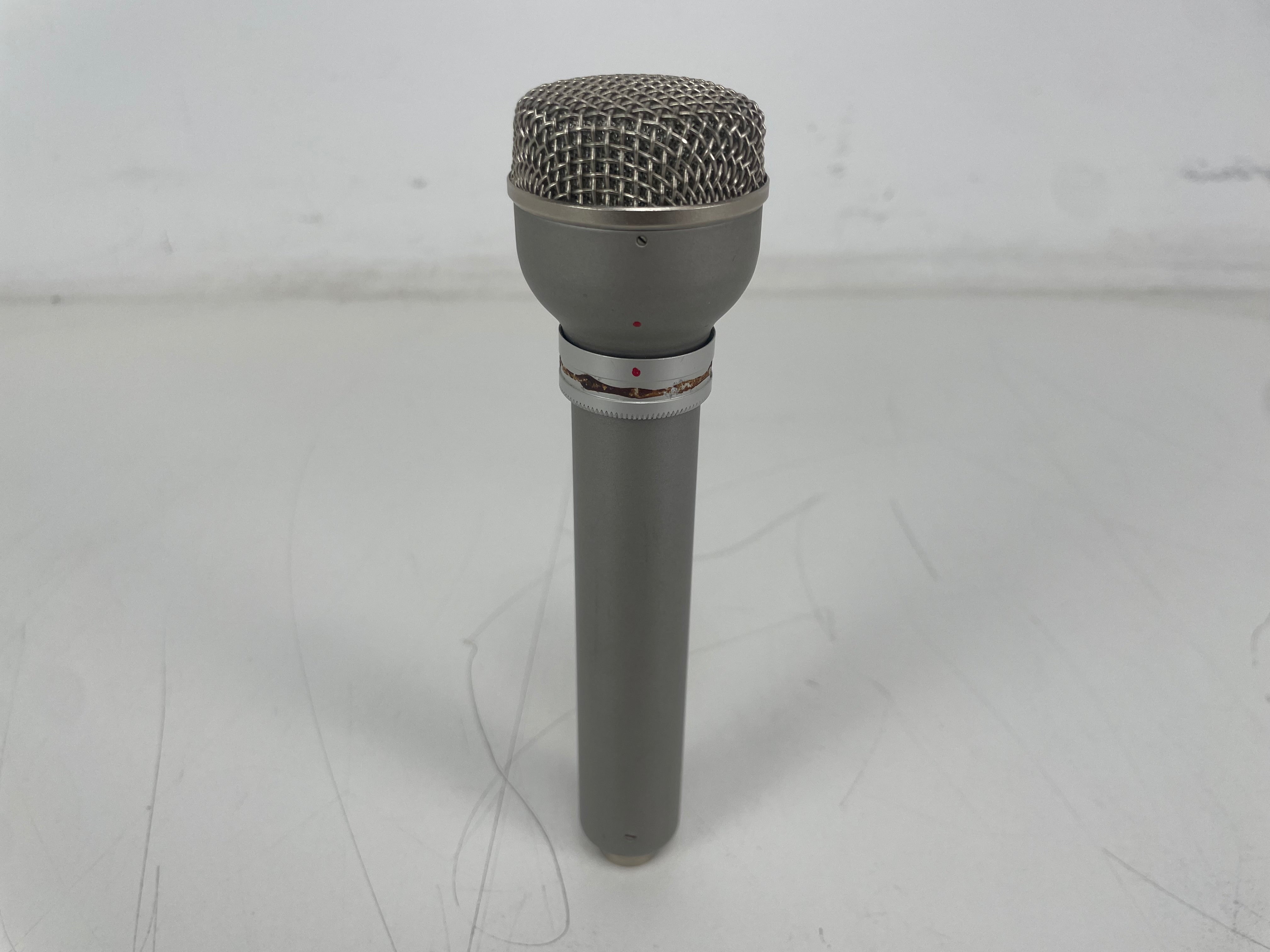 AKG - D19C - Cardioid Dynamic Microphone - 30 to 16,000 Hz - 200 Ohms - Inc. Mount/Cable
