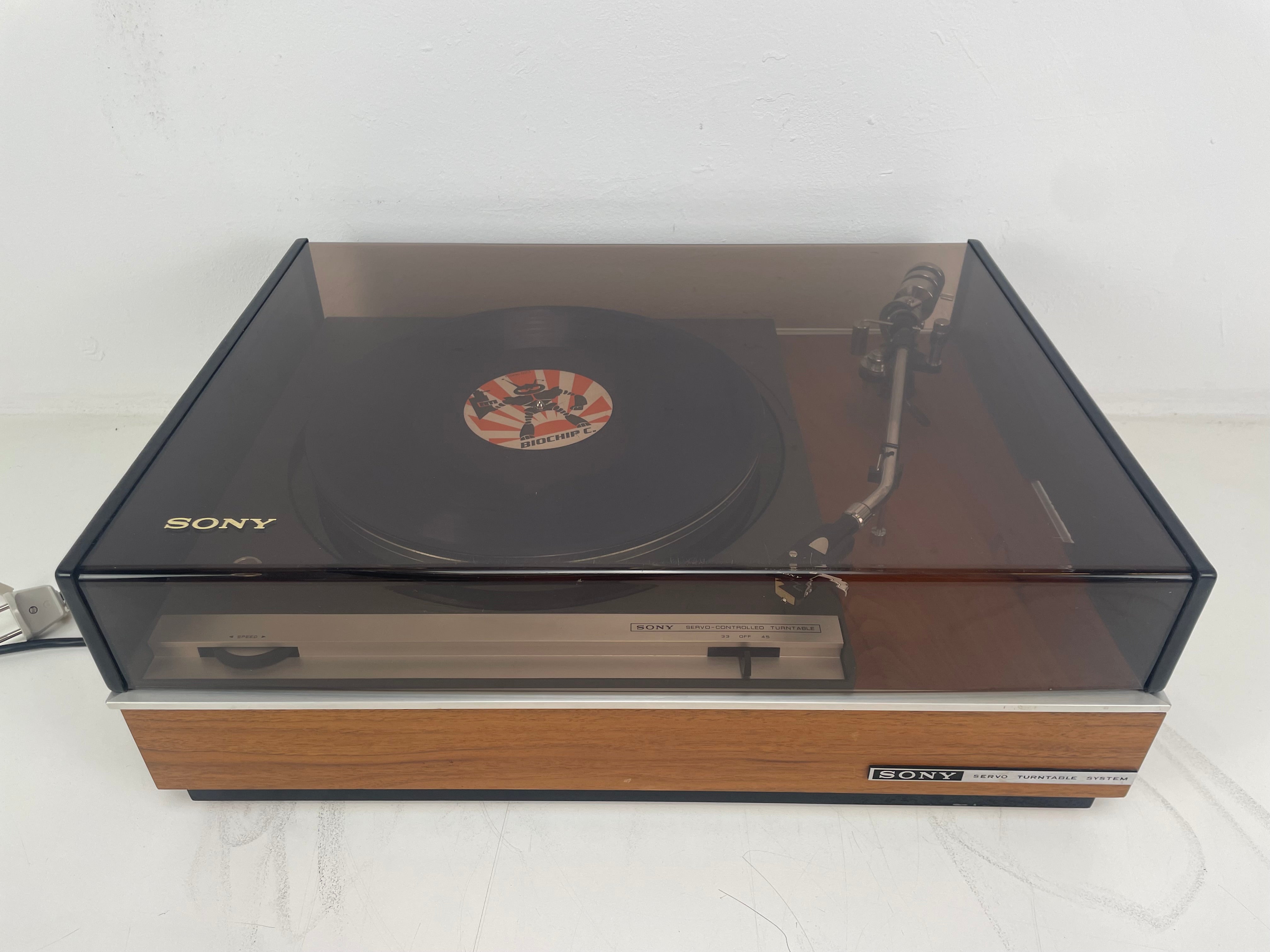 Sony - TTS-3000A - Servo-Controlled Turntable - In wooden plinth