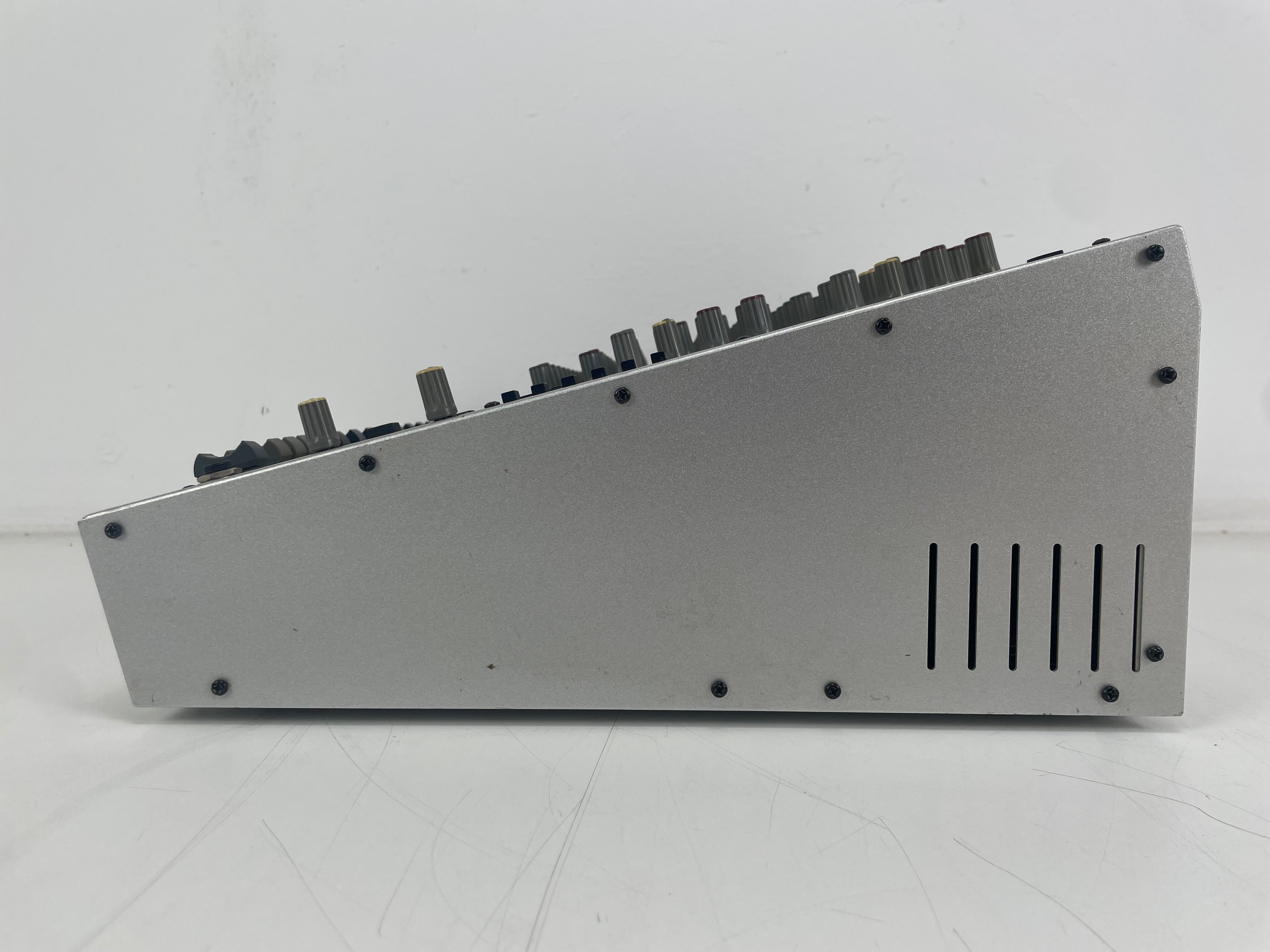 Behringer - Eurorack - MX2642A - 16 Channel Mixer - Inc. Powersupply