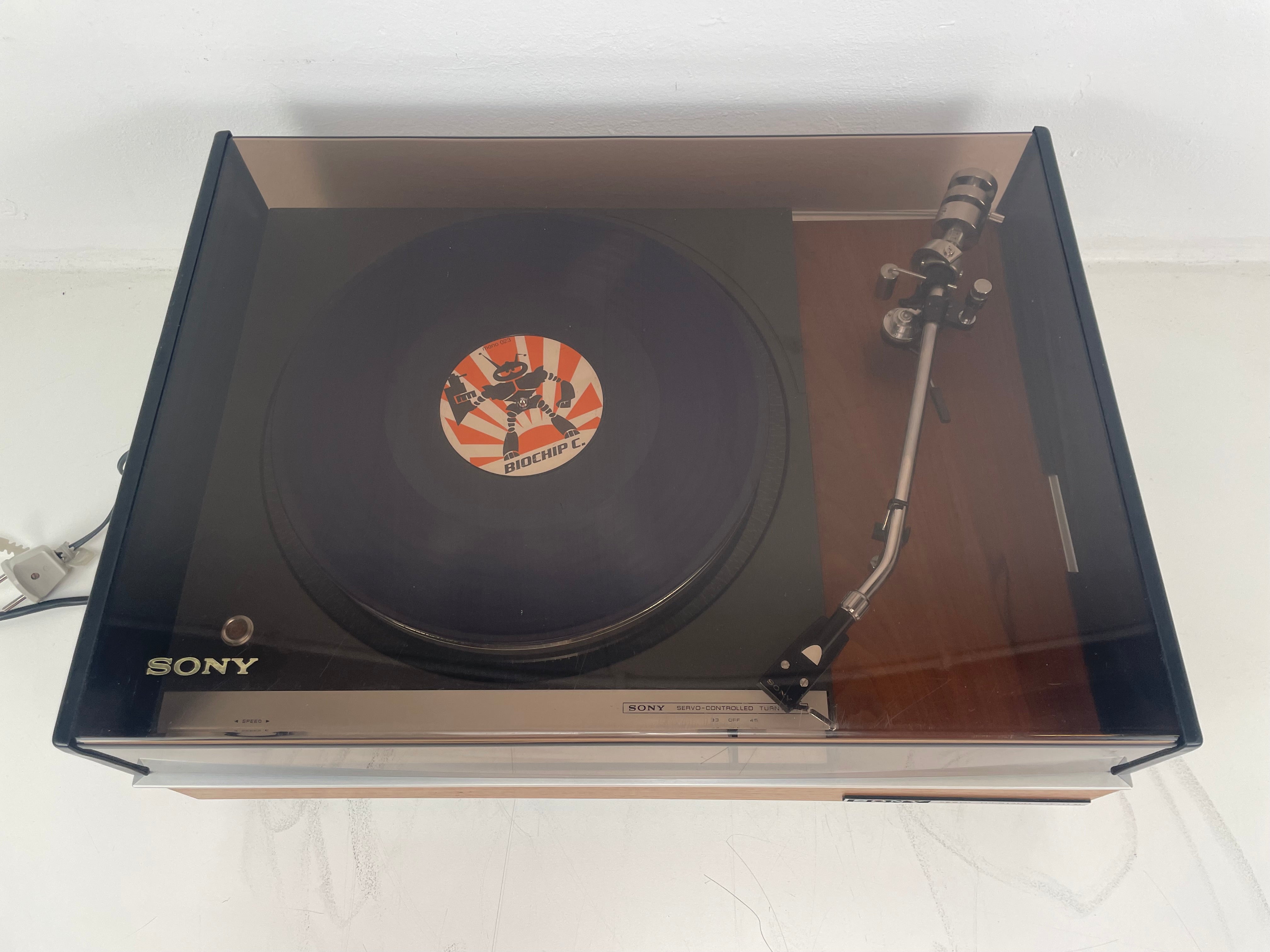 Sony - TTS-3000A - Servo-Controlled Turntable - In wooden plinth
