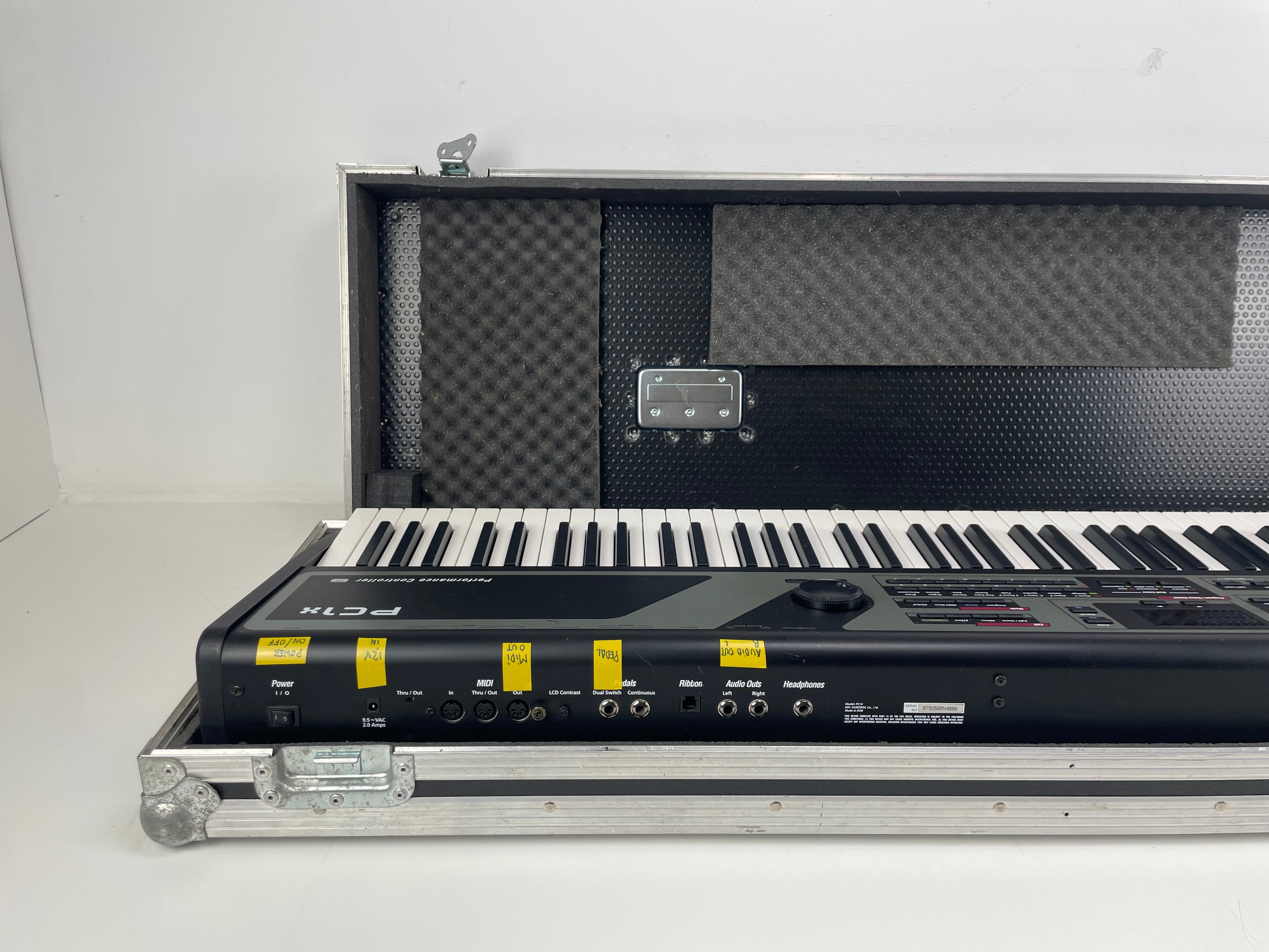 Kurzweil PC1X – Performance Controller Keyboard – Inc. Flight Case/AC-Adapter – As Is (Screen Issue)