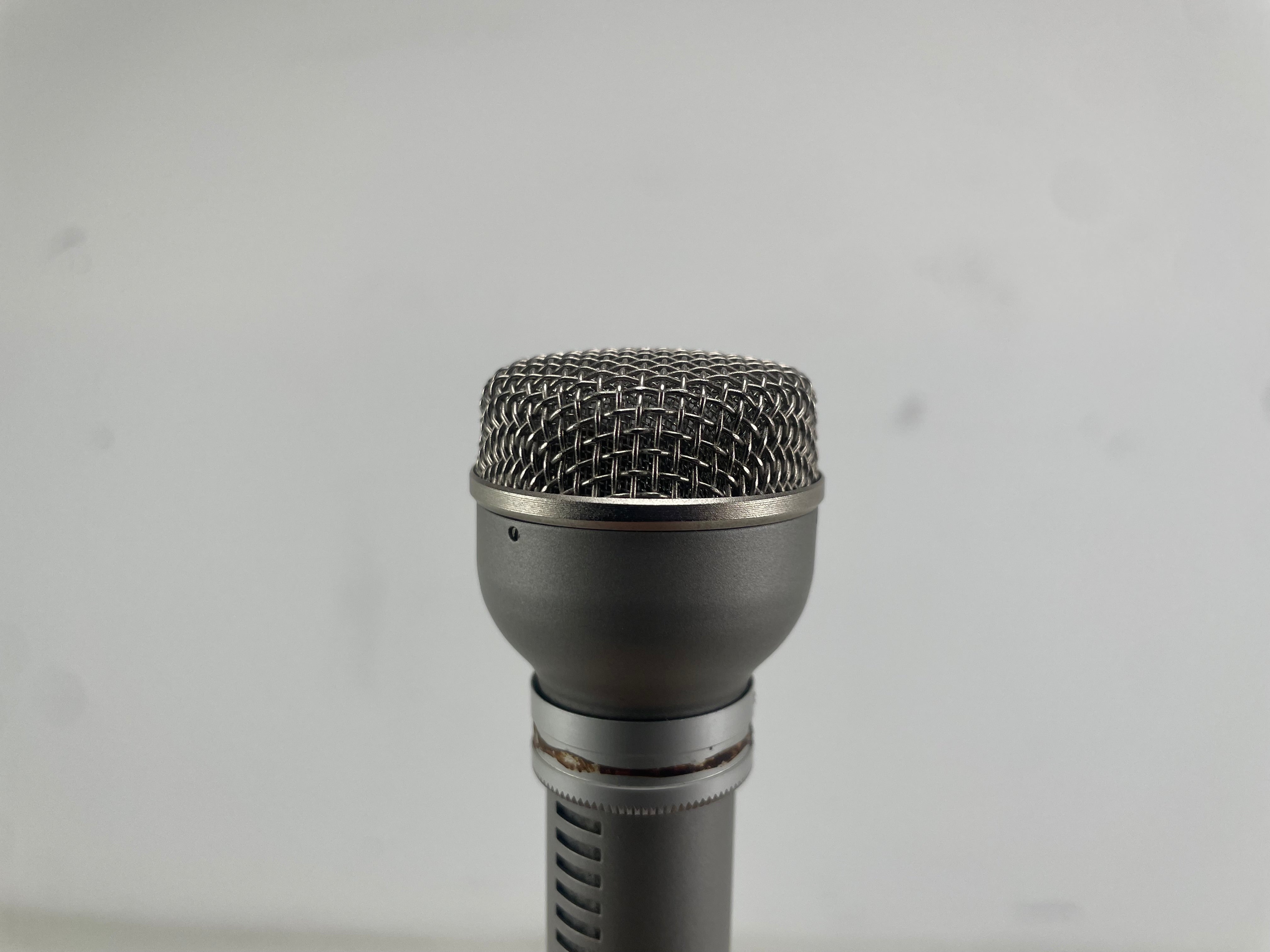 AKG - D19C - Cardioid Dynamic Microphone - 30 to 16,000 Hz - 200 Ohms - Inc. Mount/Cable