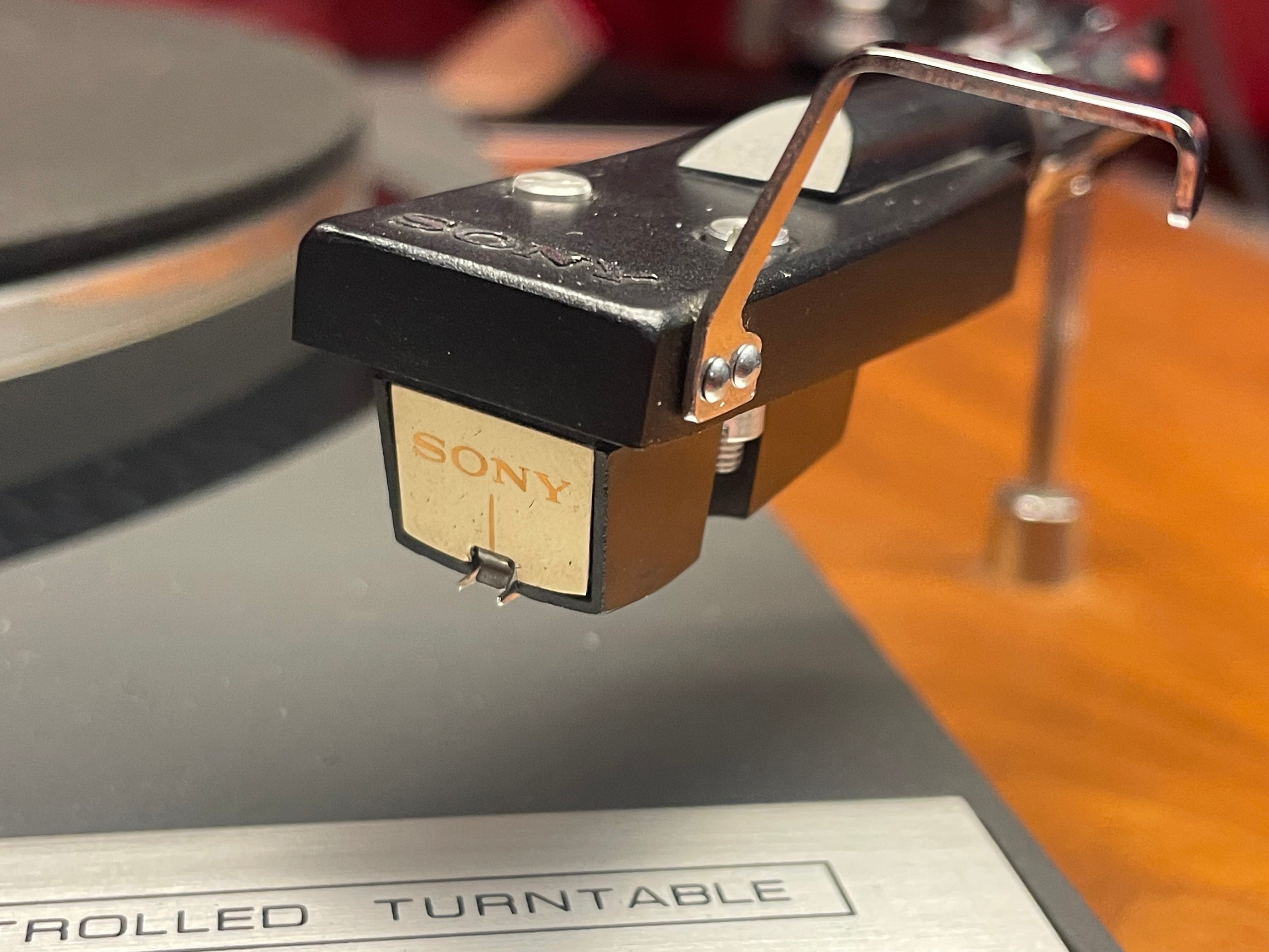 Sony - TTS-3000A - Servo-Controlled Turntable - In wooden plinth